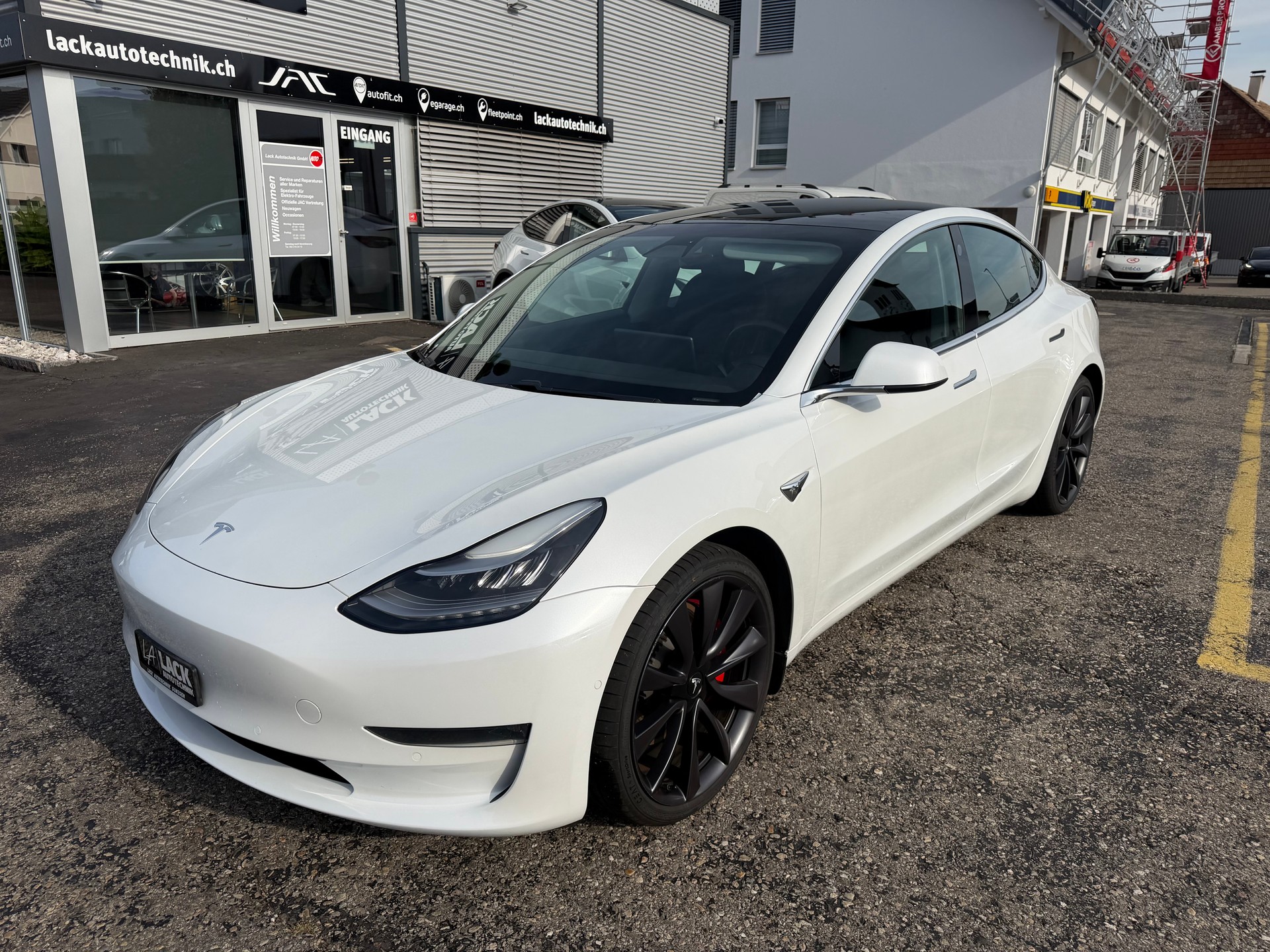 TESLA Model 3 Performance Dual Motor AWD-image-2