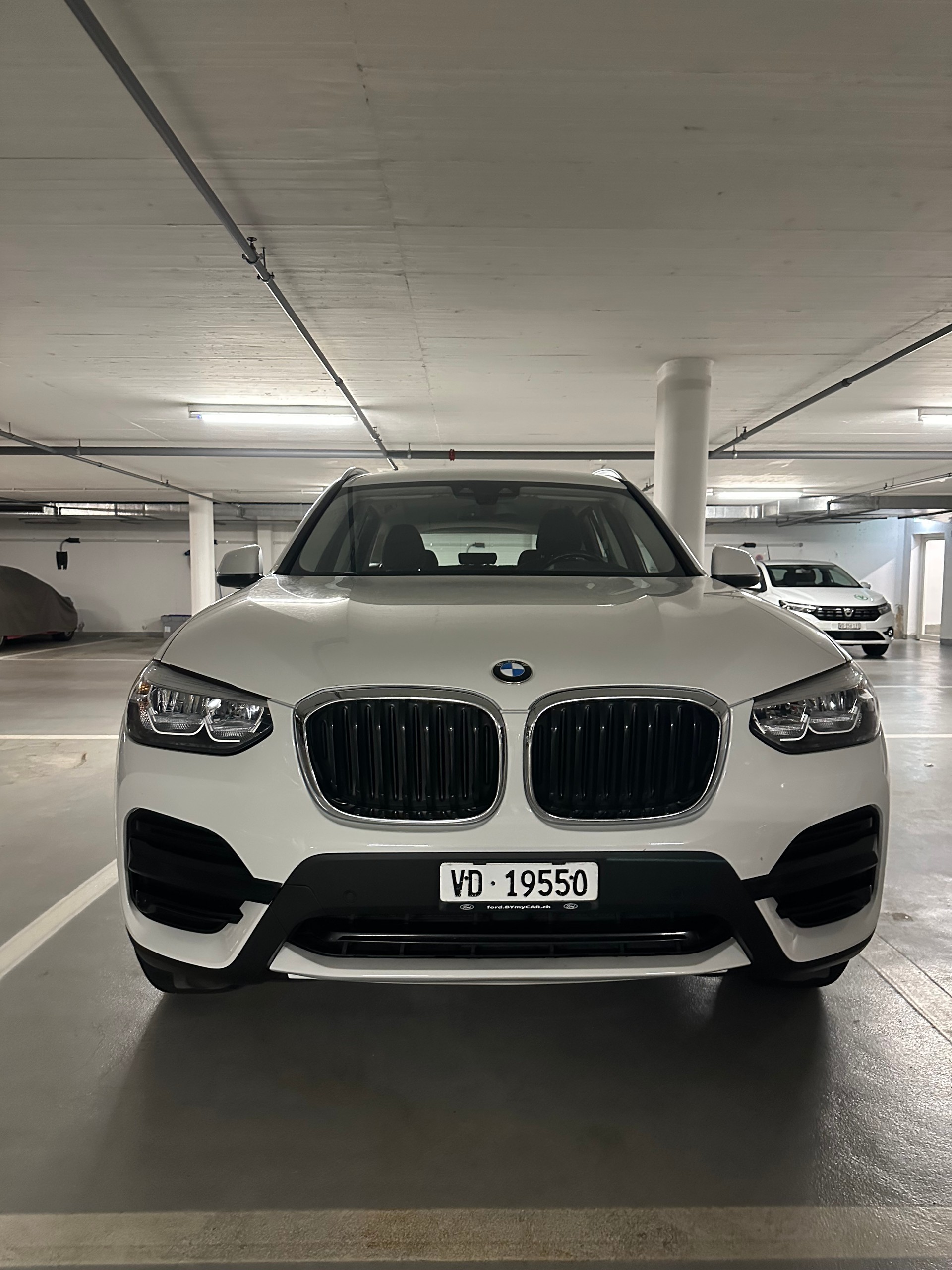 BMW 20i xDrive-image-2