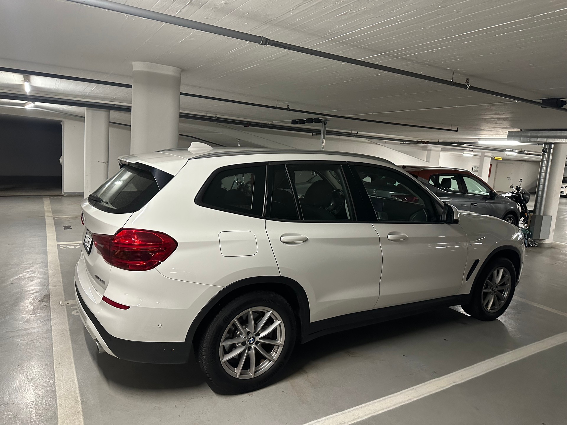 BMW 20i xDrive-image-1