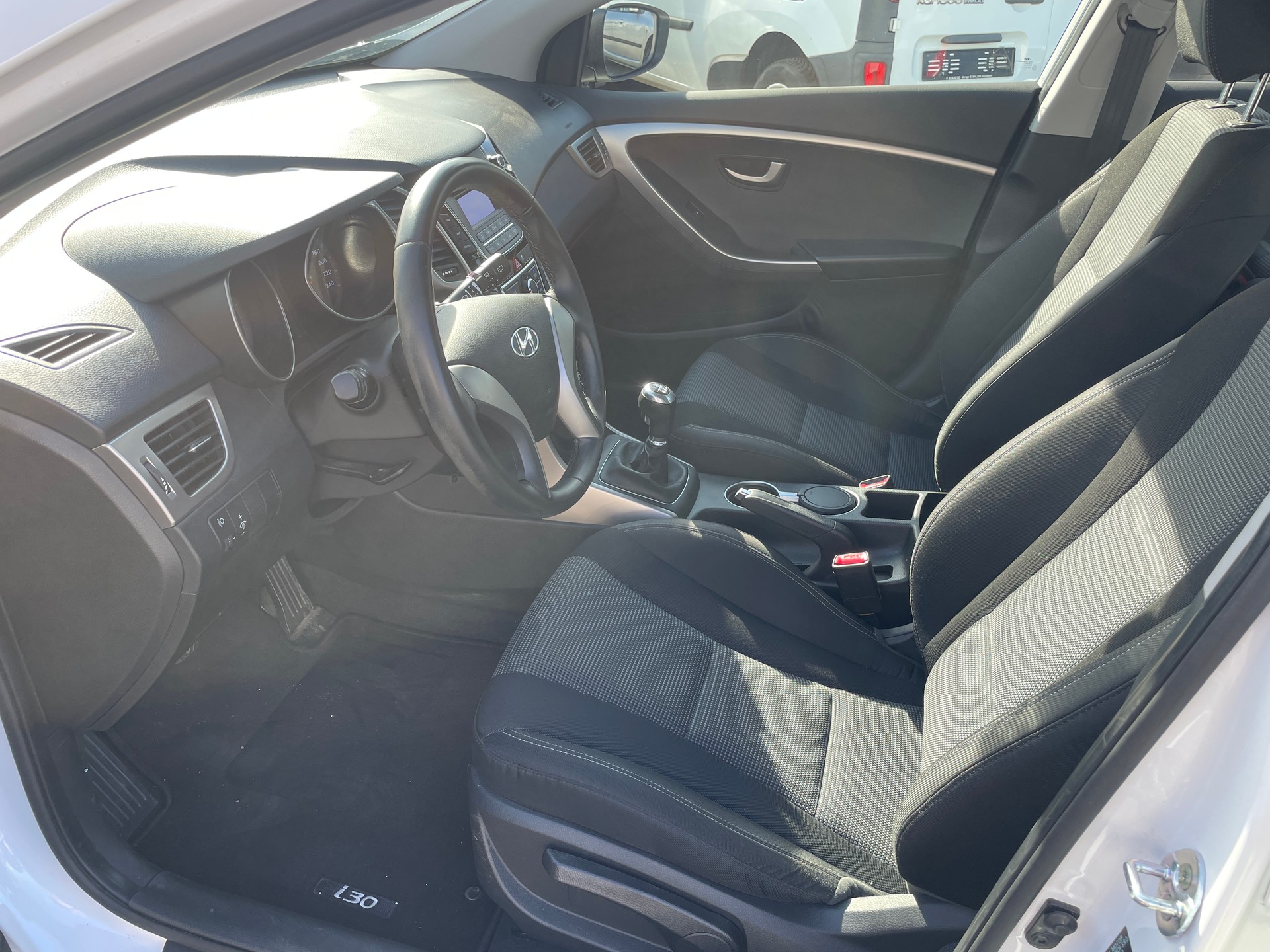 HYUNDAI i30-image-6