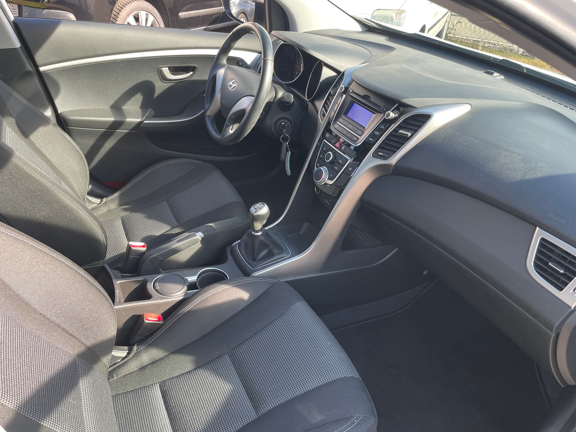 HYUNDAI i30-image-9