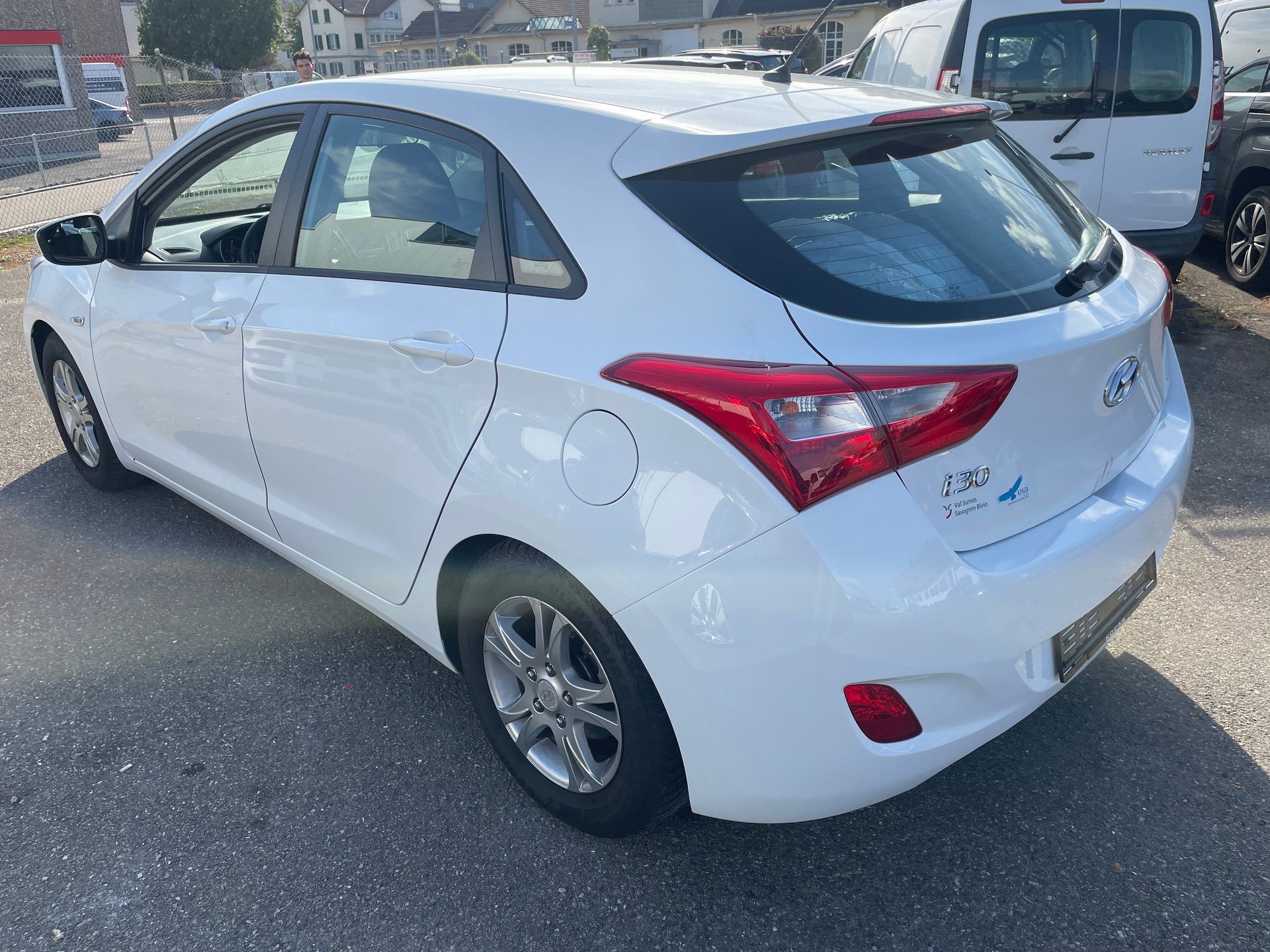 HYUNDAI i30-image-4