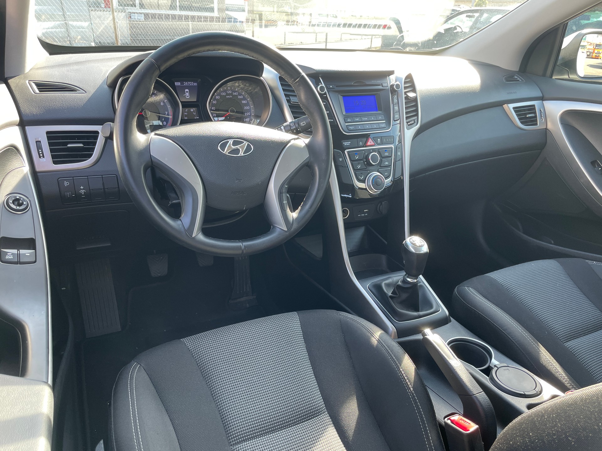HYUNDAI i30-image-8