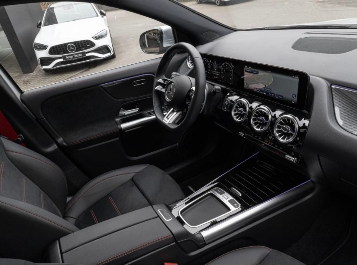 MERCEDES-BENZ GLA AMG 35 4Matic 8G-DCT-image-6