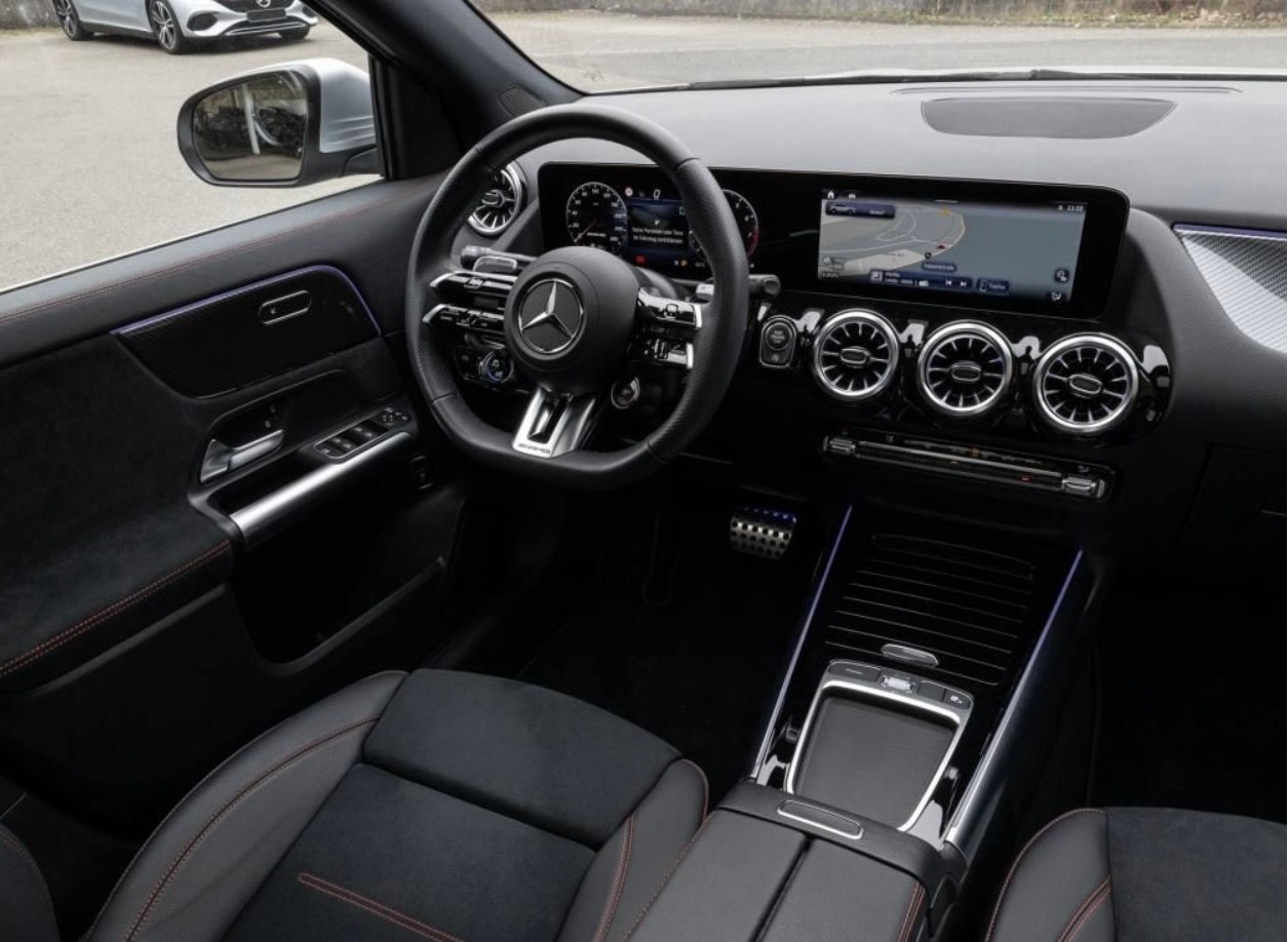 MERCEDES-BENZ GLA AMG 35 4Matic 8G-DCT-image-7