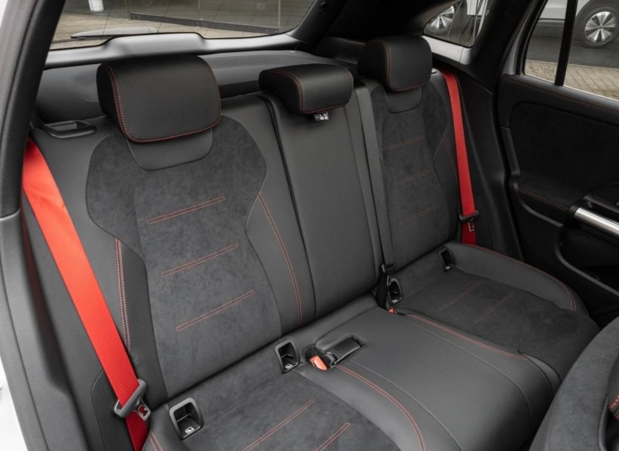 MERCEDES-BENZ GLA AMG 35 4Matic 8G-DCT-image-5