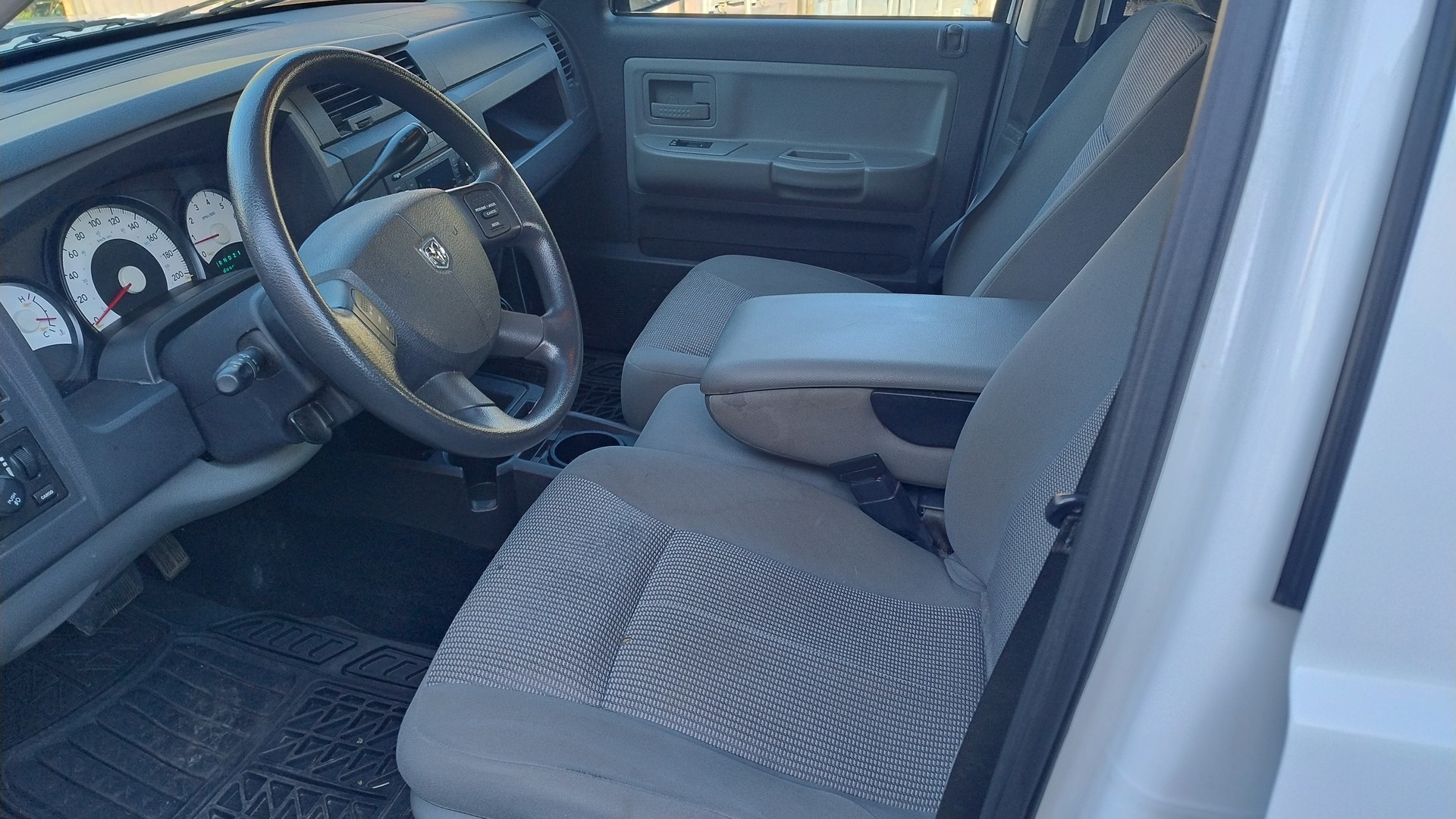 DODGE Dakota-image-3