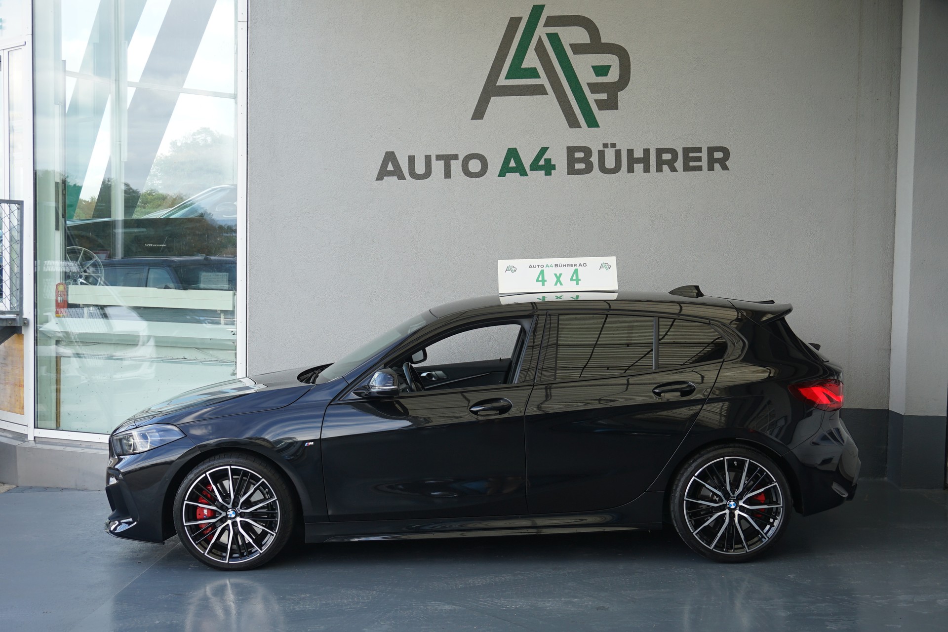 BMW M135i xDrive 306PS "sehr gepflegt"-image-0