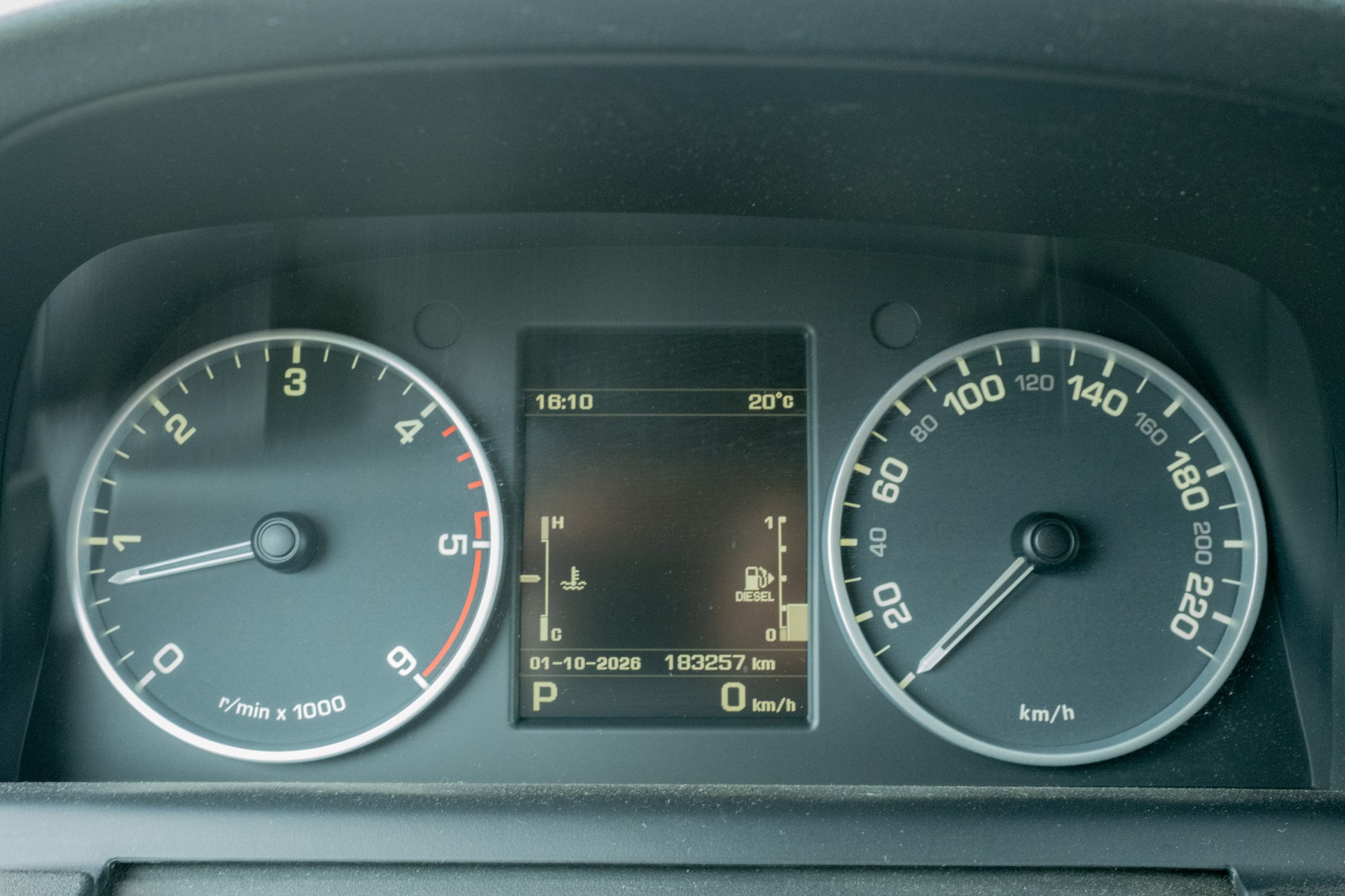 LAND ROVER Discovery 3.0 SDV6 HSE Automatic-image-13