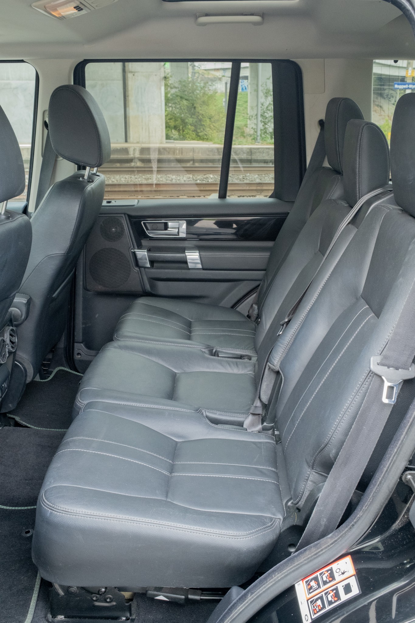 LAND ROVER Discovery 3.0 SDV6 HSE Automatic-image-8