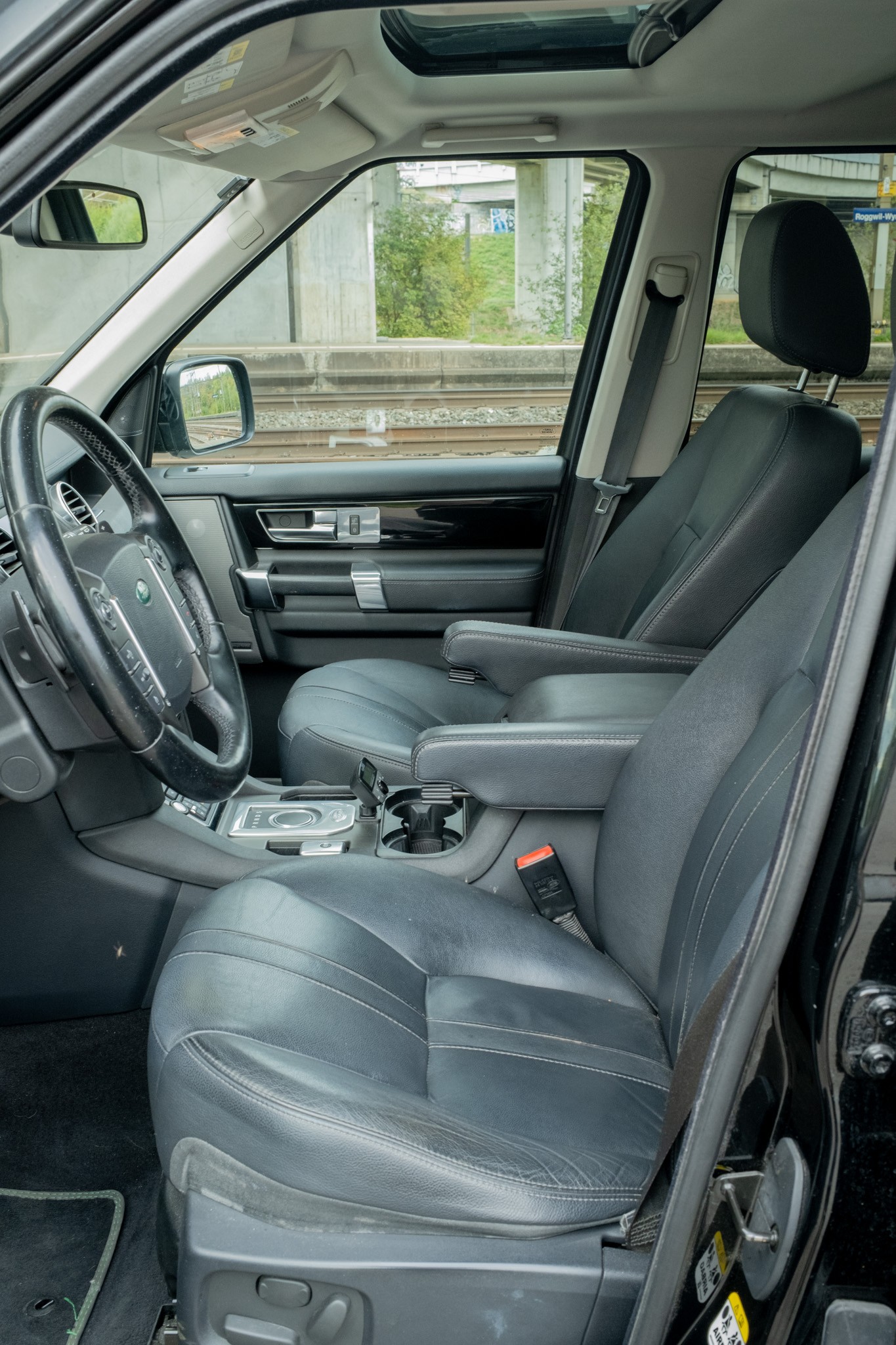 LAND ROVER Discovery 3.0 SDV6 HSE Automatic-image-6