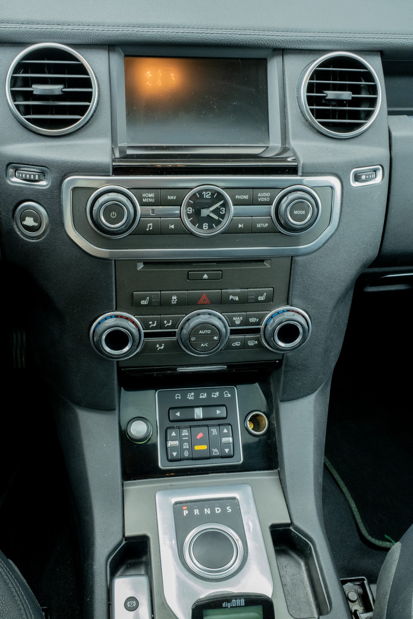 LAND ROVER Discovery 3.0 SDV6 HSE Automatic-image-12