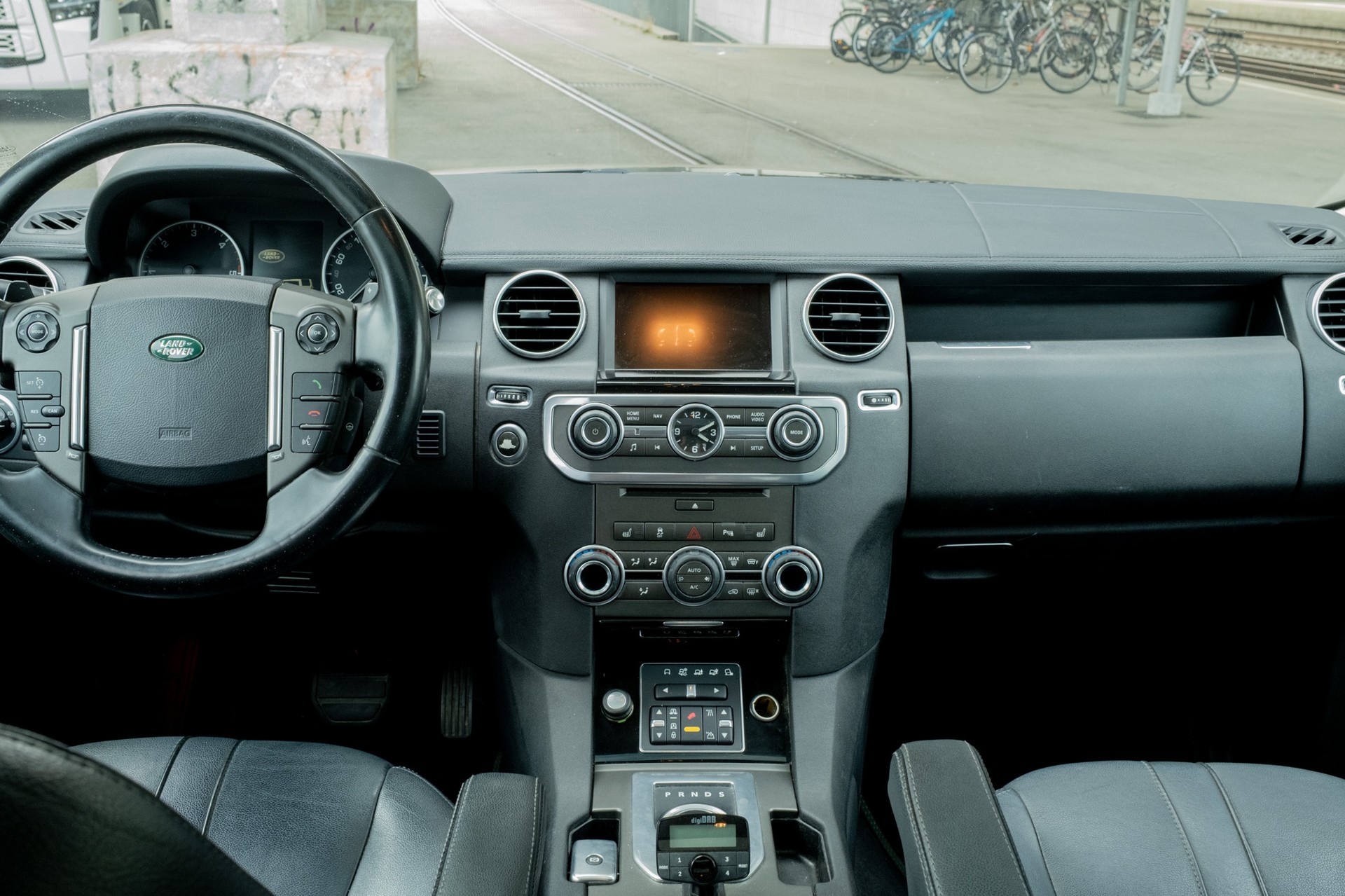 LAND ROVER Discovery 3.0 SDV6 HSE Automatic-image-10