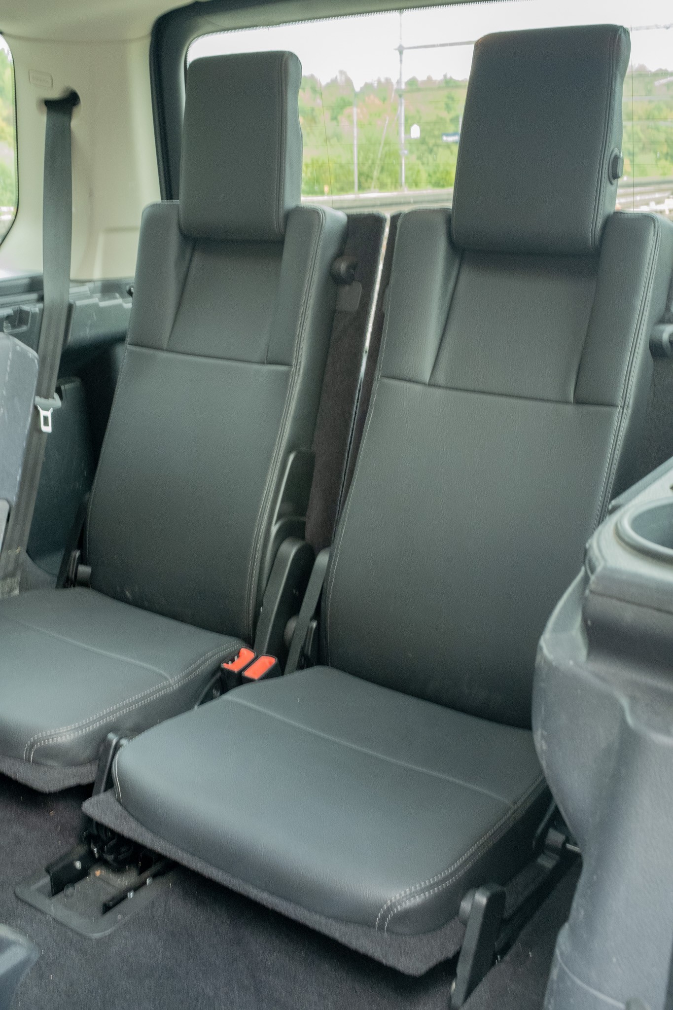 LAND ROVER Discovery 3.0 SDV6 HSE Automatic-image-9