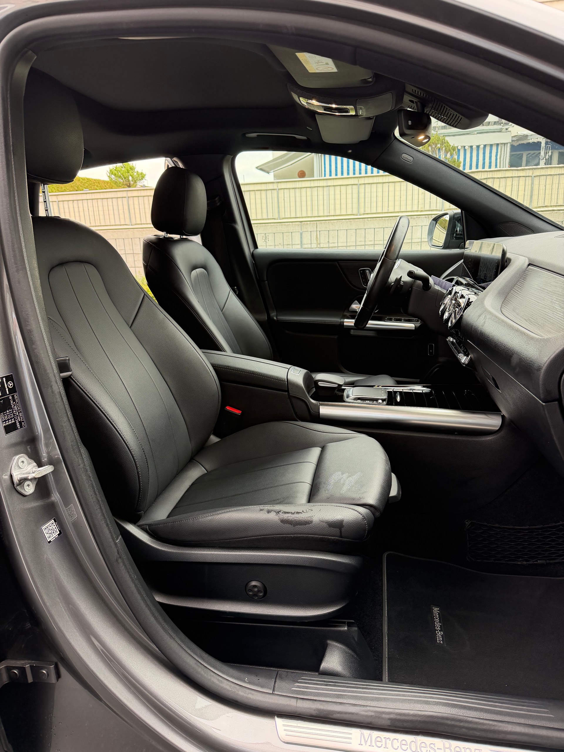 MERCEDES-BENZ GLA 250 4Matic Progressive 8G-DCT - CH Fahrzeug Gratis Service bis 100`000 Kilometer-image-11