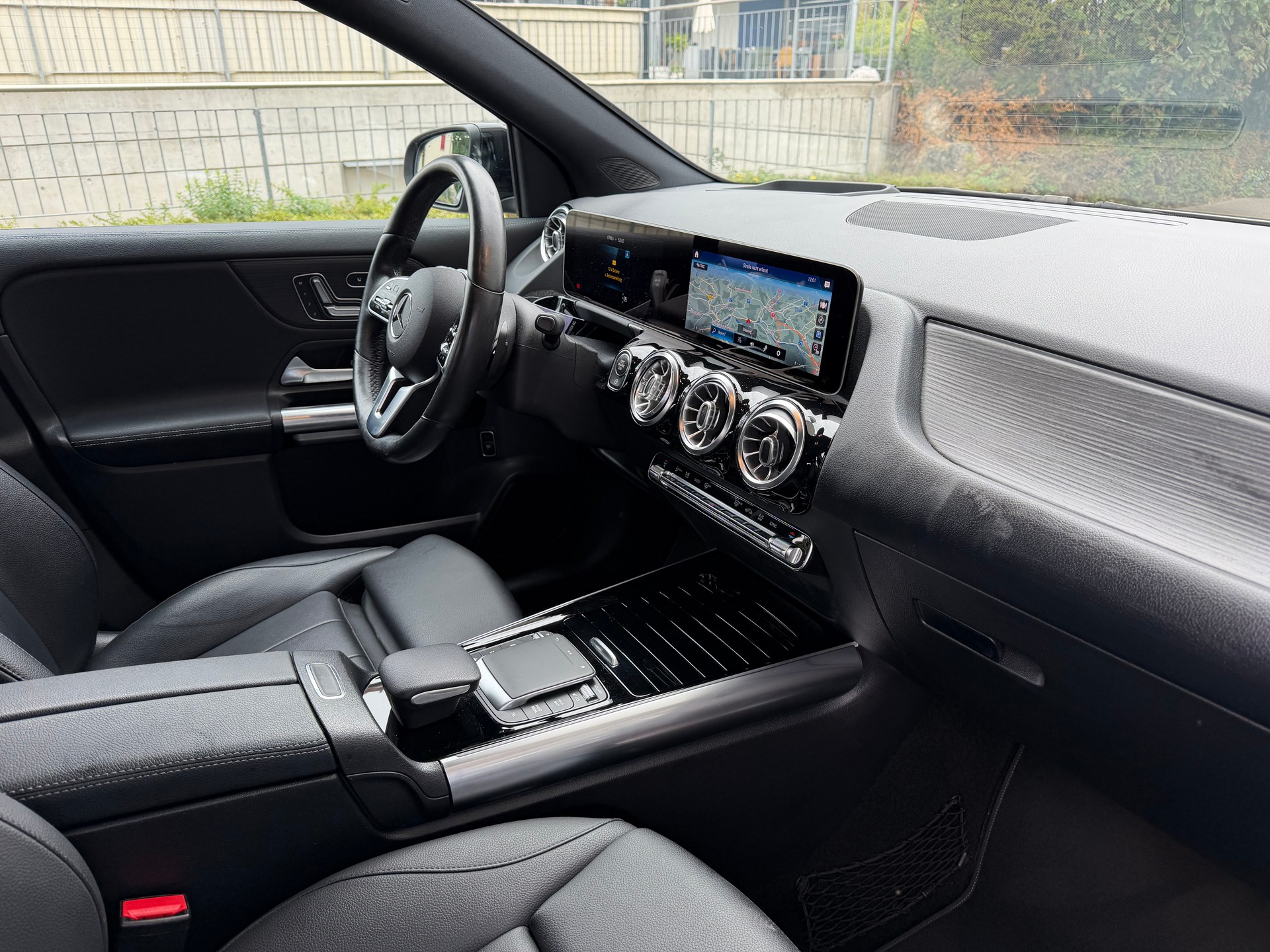 MERCEDES-BENZ GLA 250 4Matic Progressive 8G-DCT - CH Fahrzeug Gratis Service bis 100`000 Kilometer-image-9