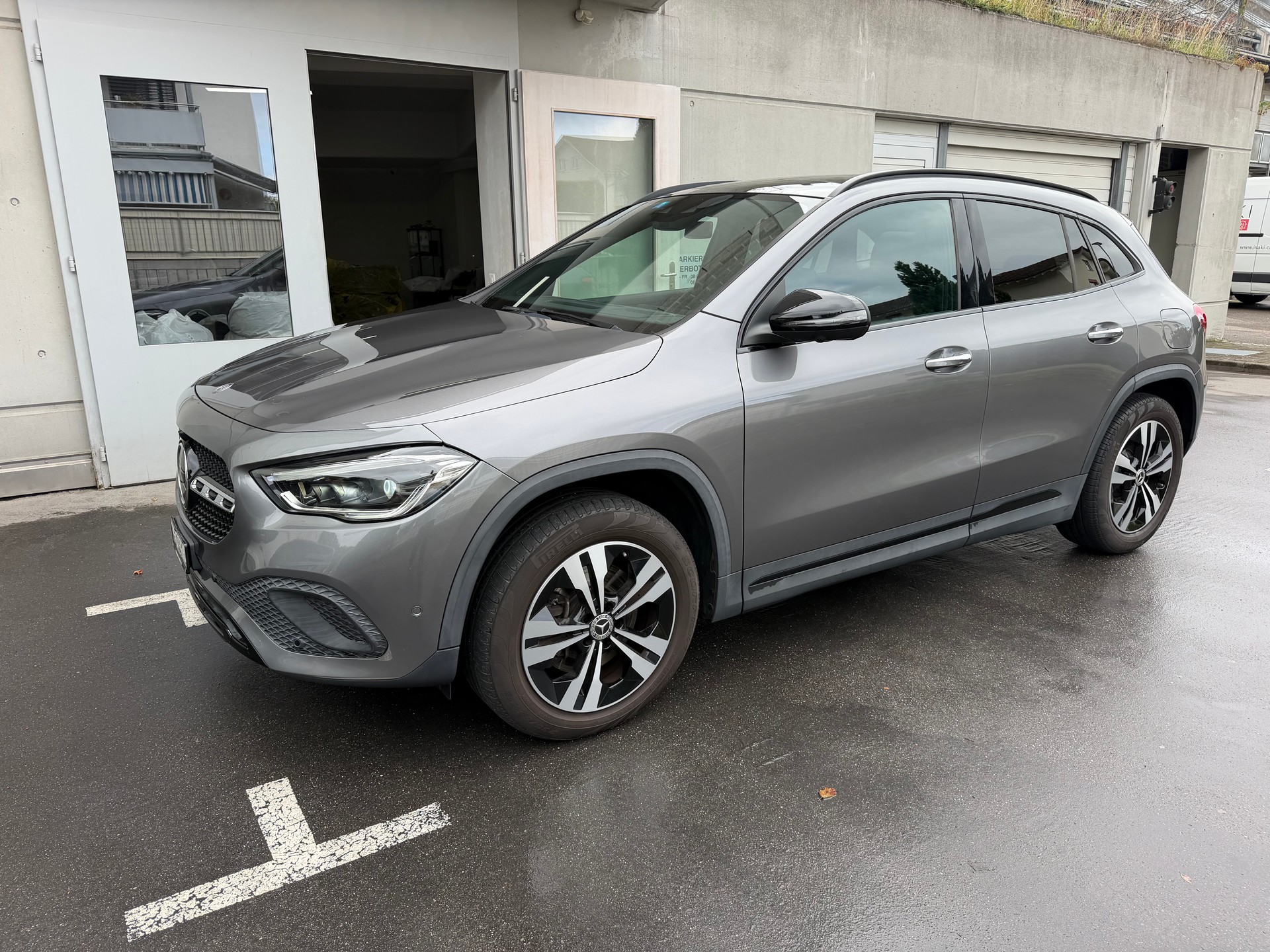 MERCEDES-BENZ GLA 250 4Matic Progressive 8G-DCT - CH Fahrzeug Gratis Service bis 100`000 Kilometer-image-1