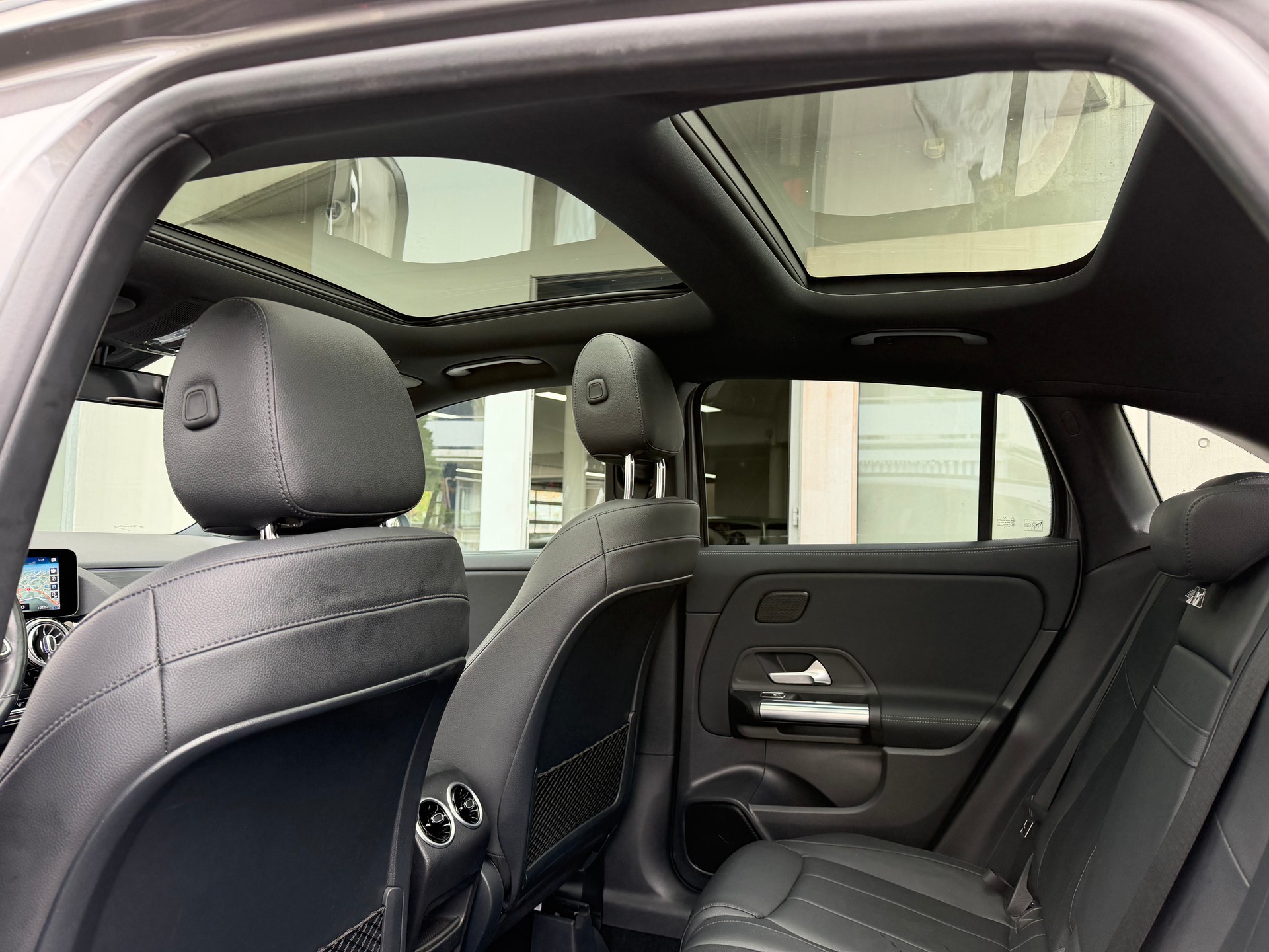 MERCEDES-BENZ GLA 250 4Matic Progressive 8G-DCT - CH Fahrzeug Gratis Service bis 100`000 Kilometer-image-4