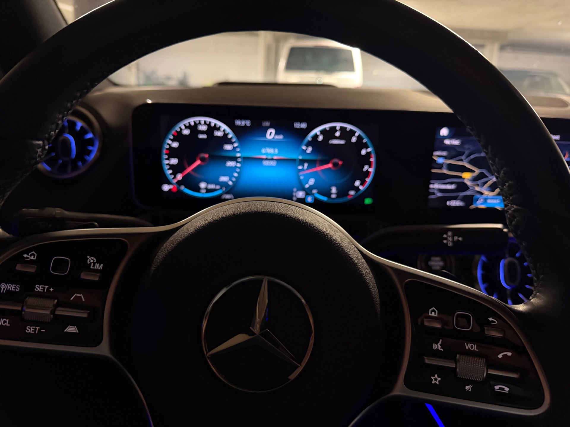 MERCEDES-BENZ GLA 250 4Matic Progressive 8G-DCT - CH Fahrzeug Gratis Service bis 100`000 Kilometer-image-12