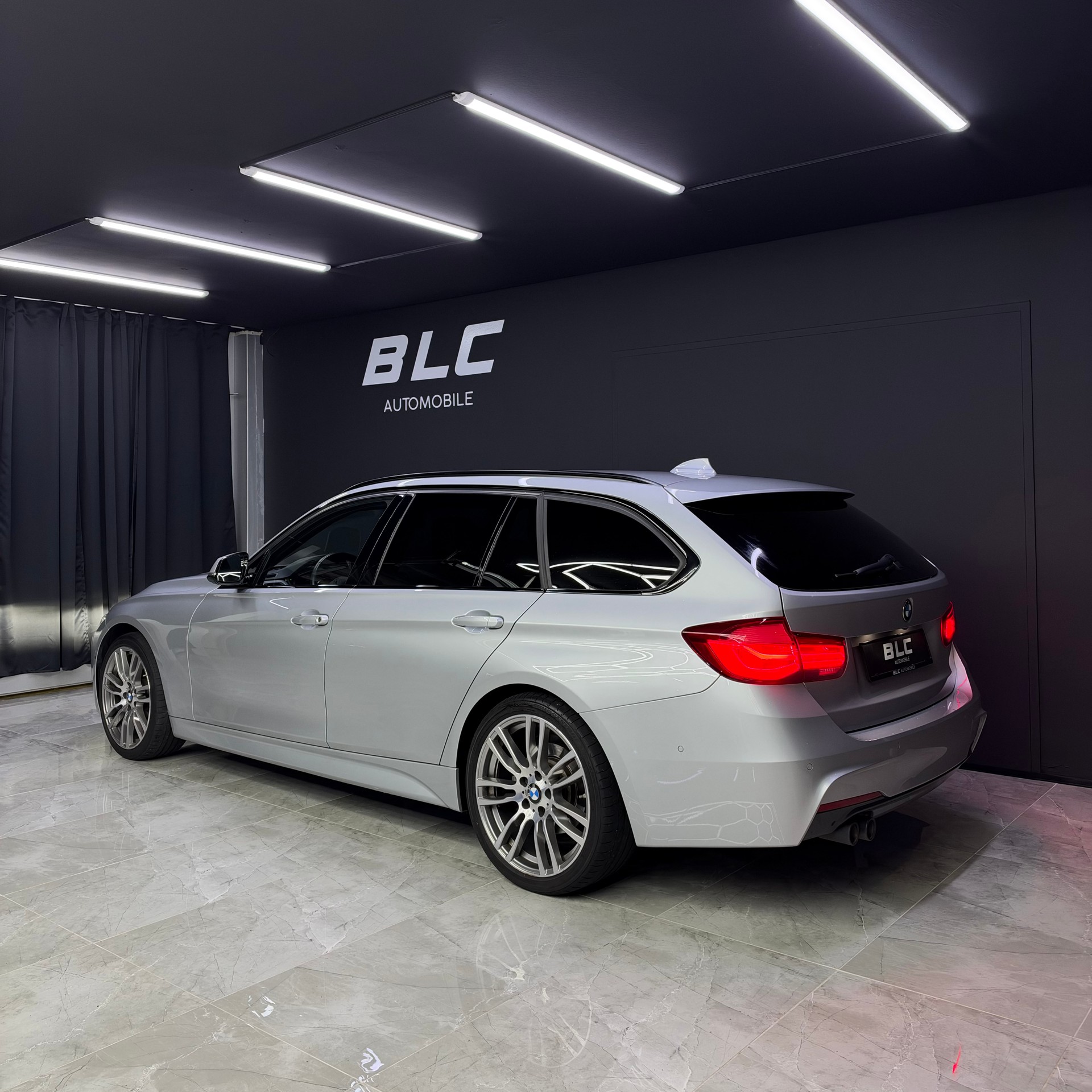 BMW 320d xDrive Touring Edition M Sport Steptronic-image-4