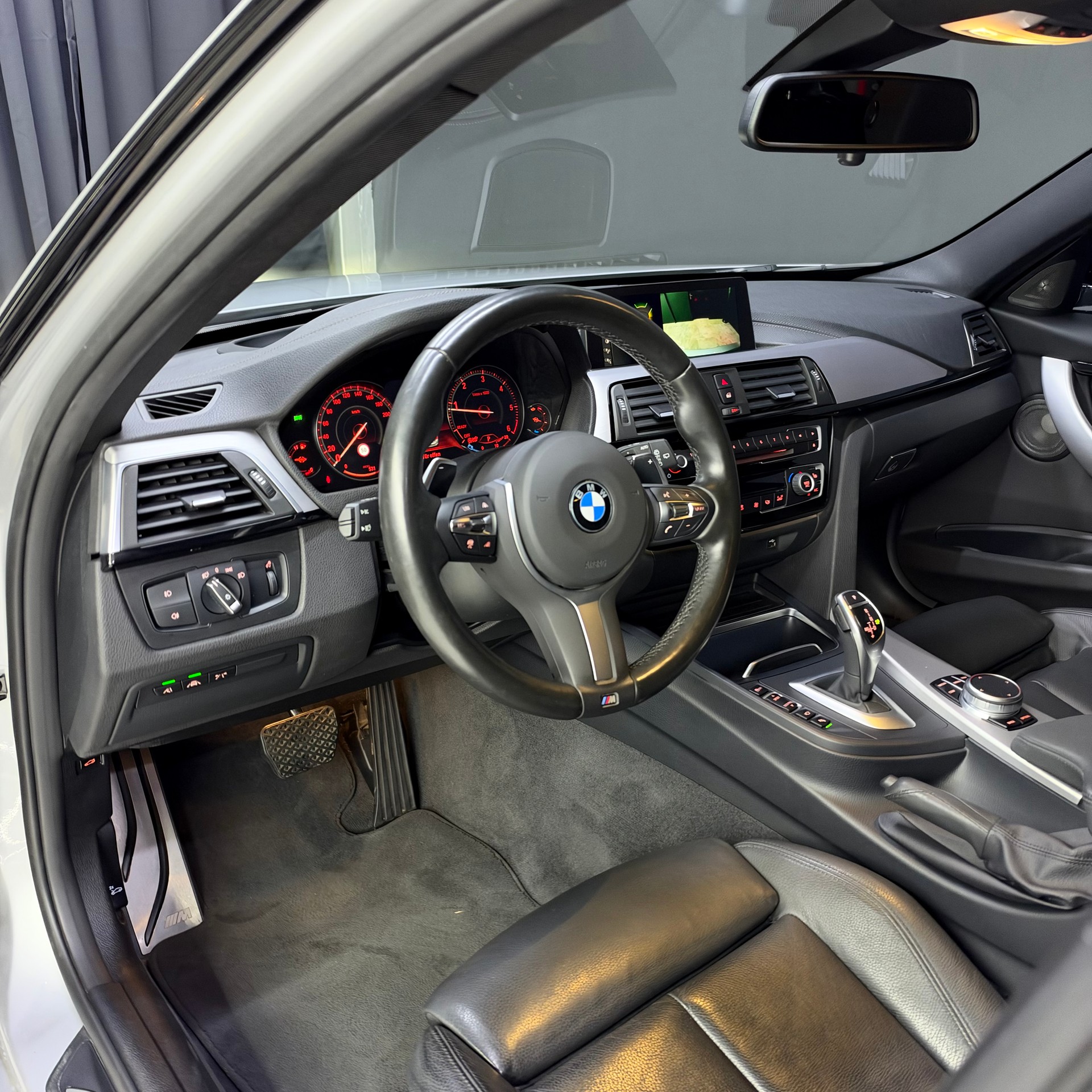 BMW 320d xDrive Touring Edition M Sport Steptronic-image-7