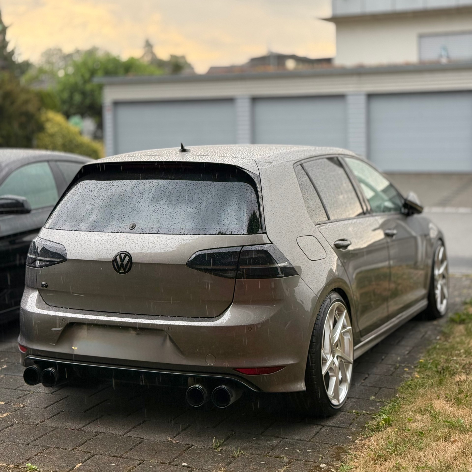 VW 2.0 TSI R DSG 4motion-image-1