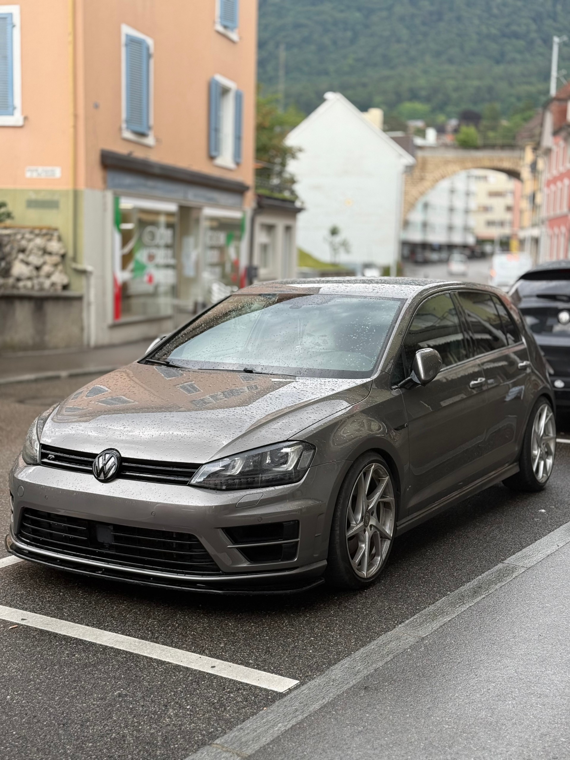 VW 2.0 TSI R DSG 4motion-image-2