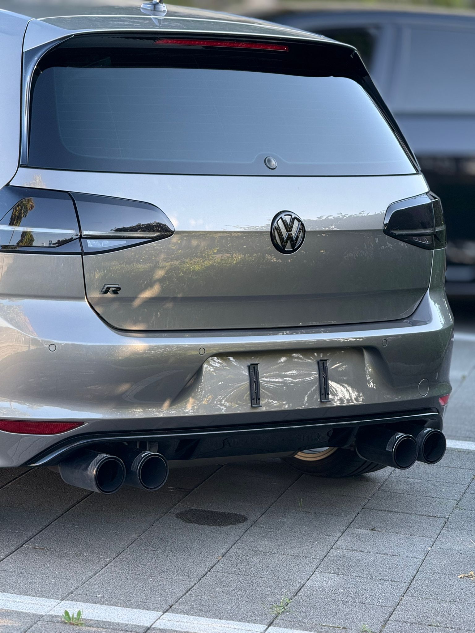 VW 2.0 TSI R DSG 4motion-image-3