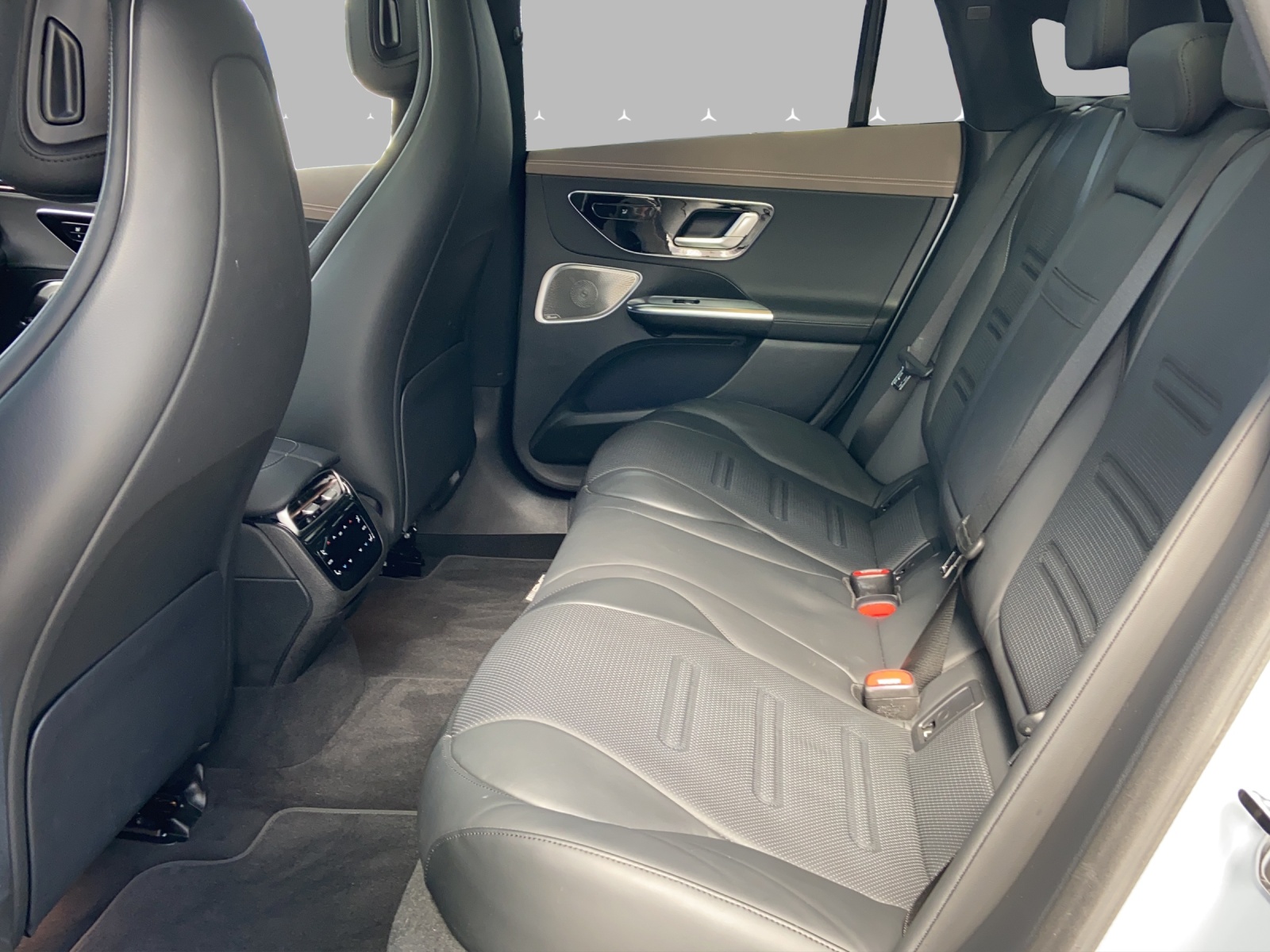 MERCEDES-BENZ EQE 43 4 Matic-image-9