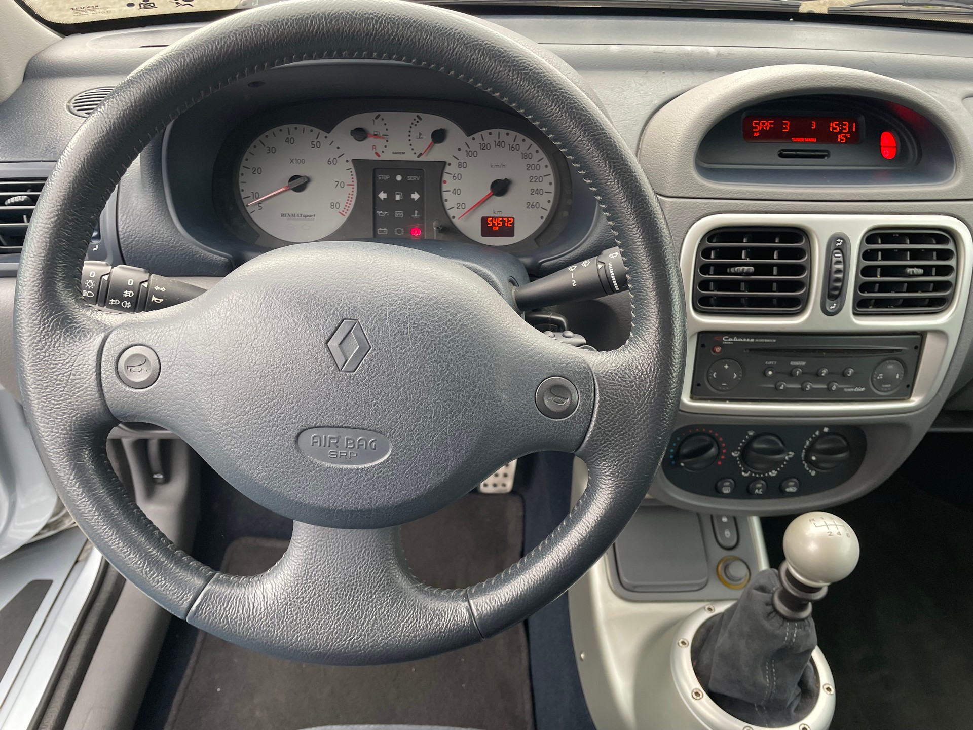 RENAULT Clio 3.0 V6-image-8