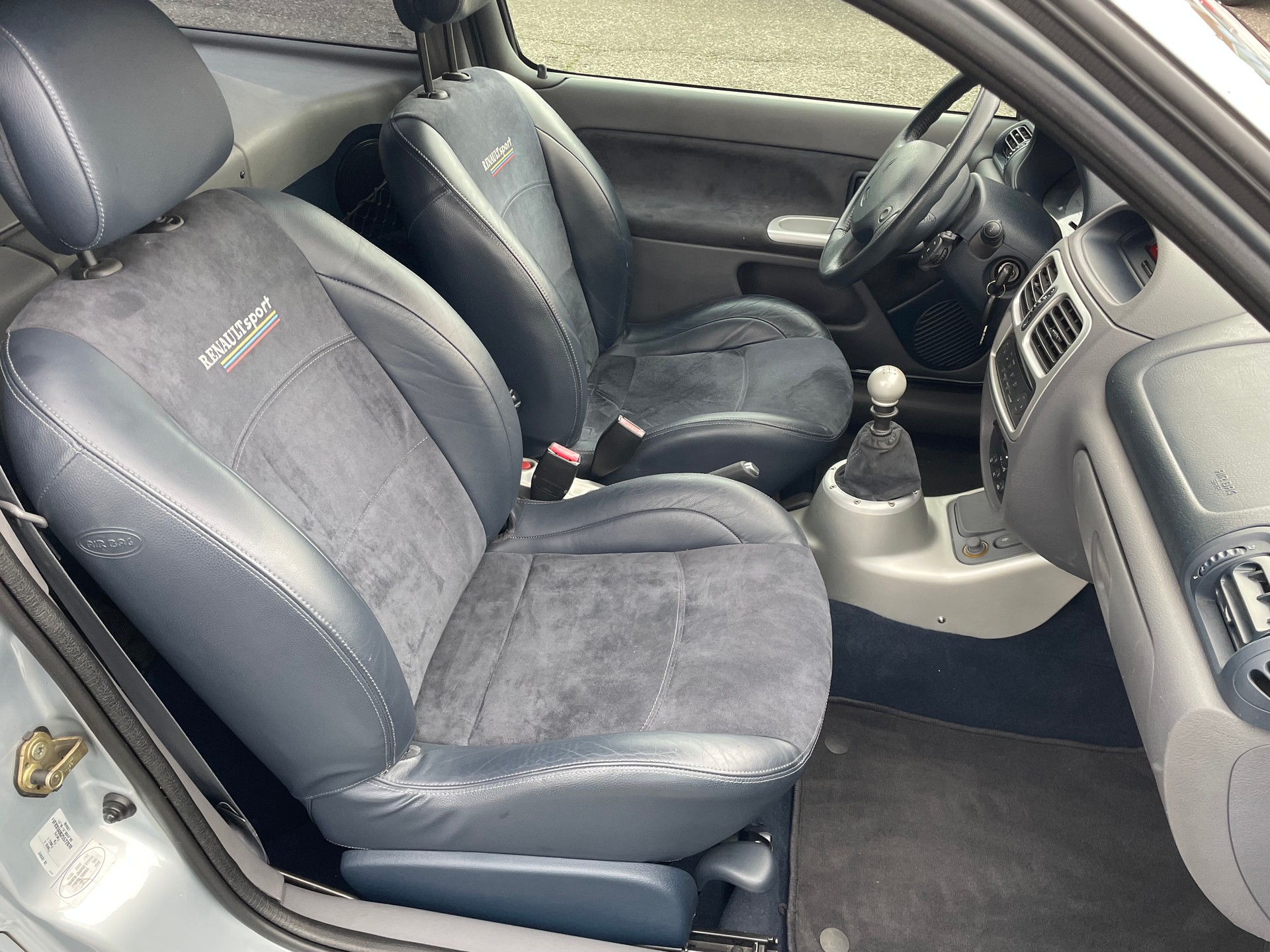RENAULT Clio 3.0 V6-image-10