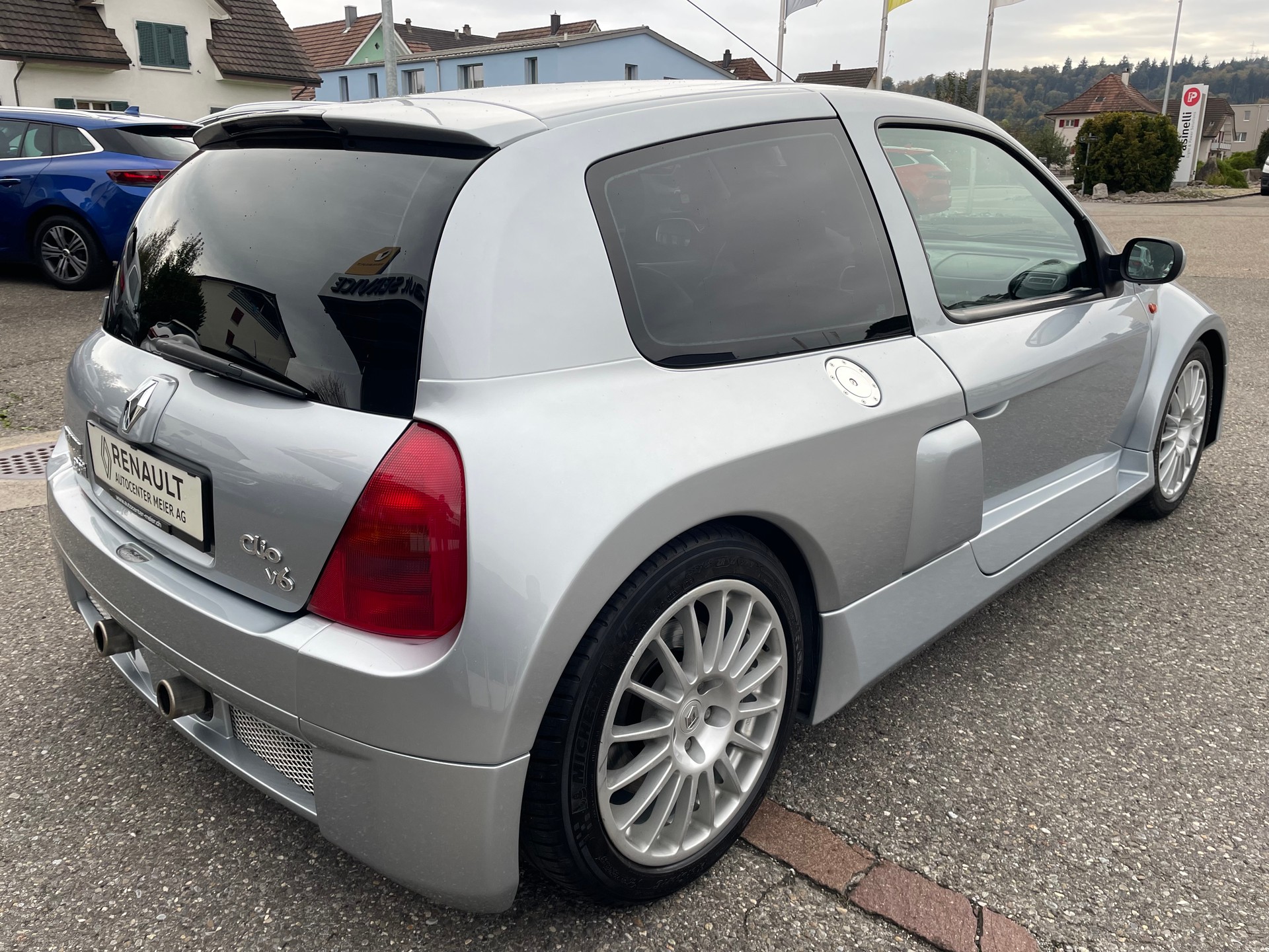 RENAULT Clio 3.0 V6-image-5