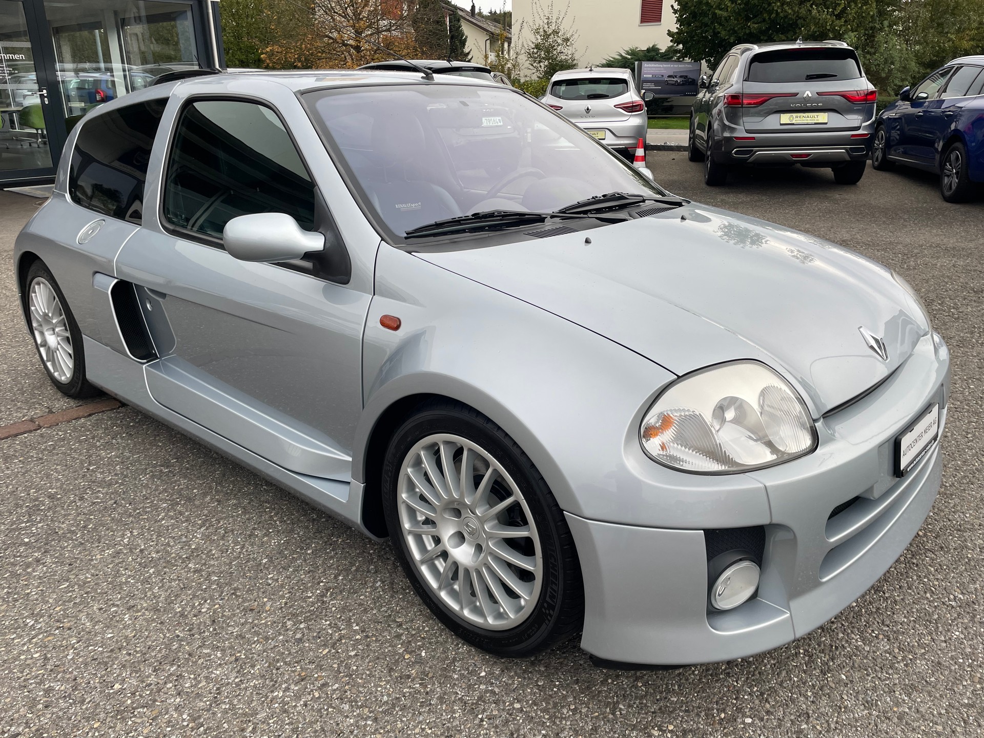 RENAULT Clio 3.0 V6-image-7