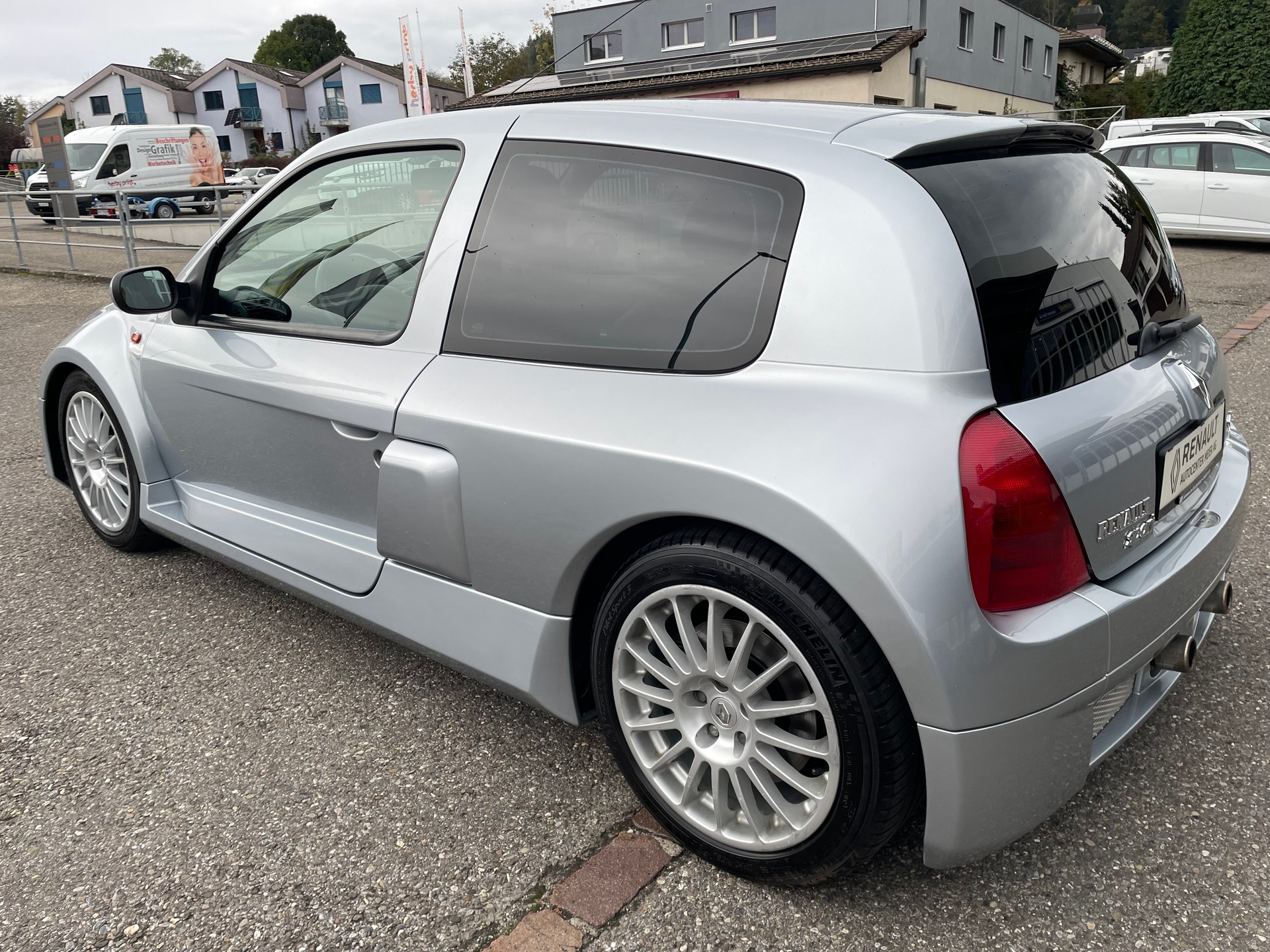 RENAULT Clio 3.0 V6-image-3