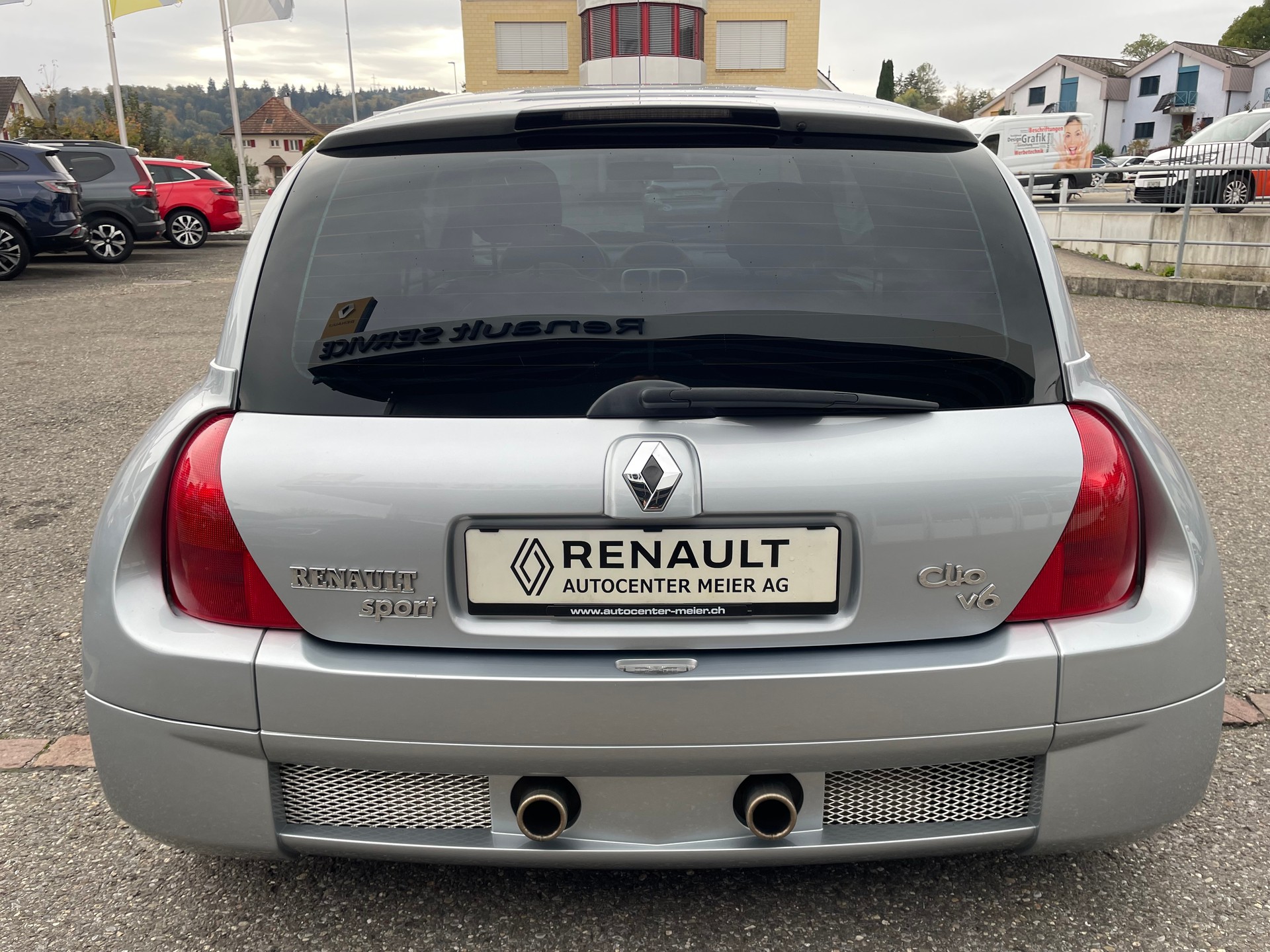 RENAULT Clio 3.0 V6-image-4