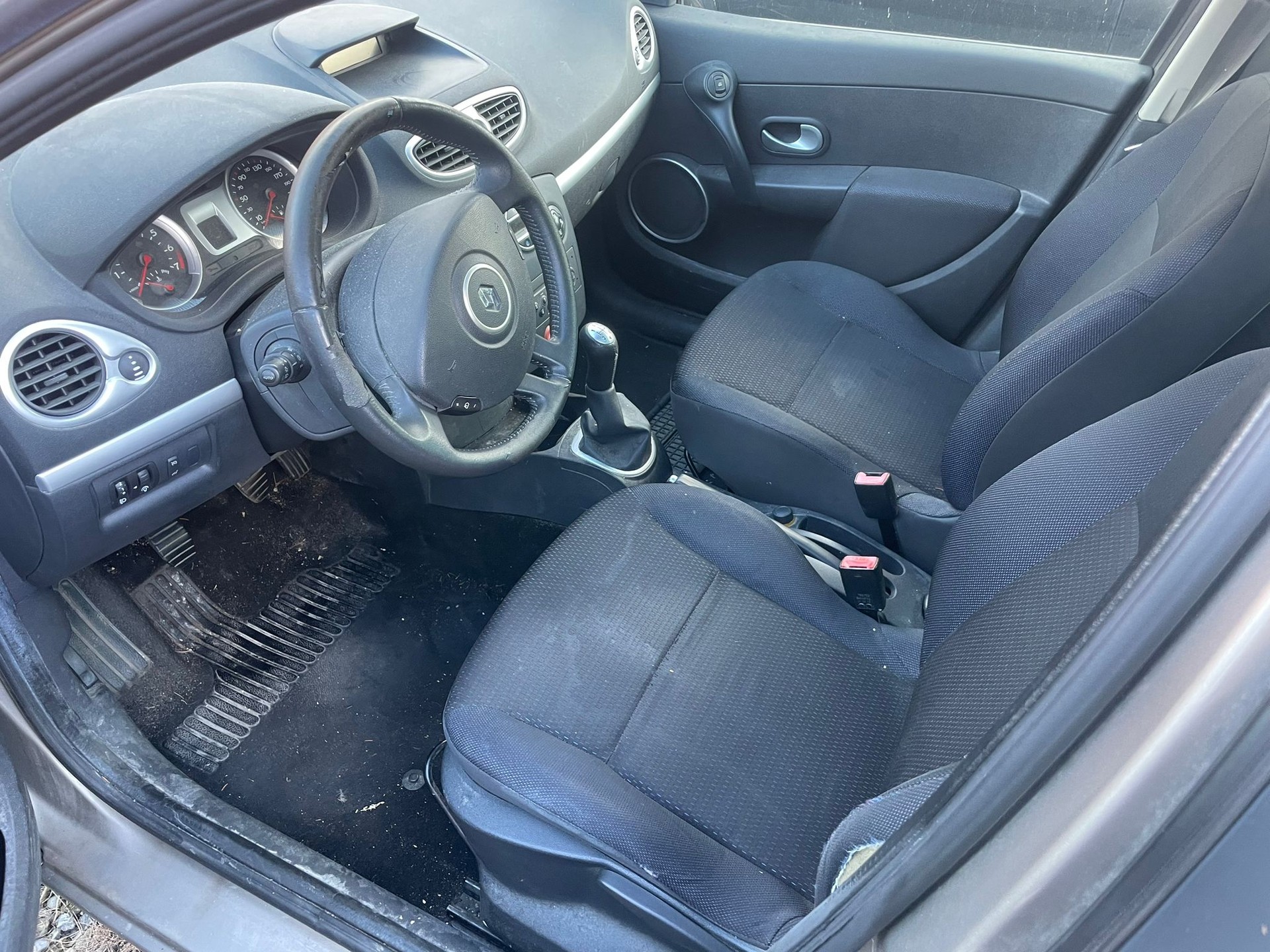 RENAULT Clio Grandtour 1.2 16V Turbo Dynamique-image-9