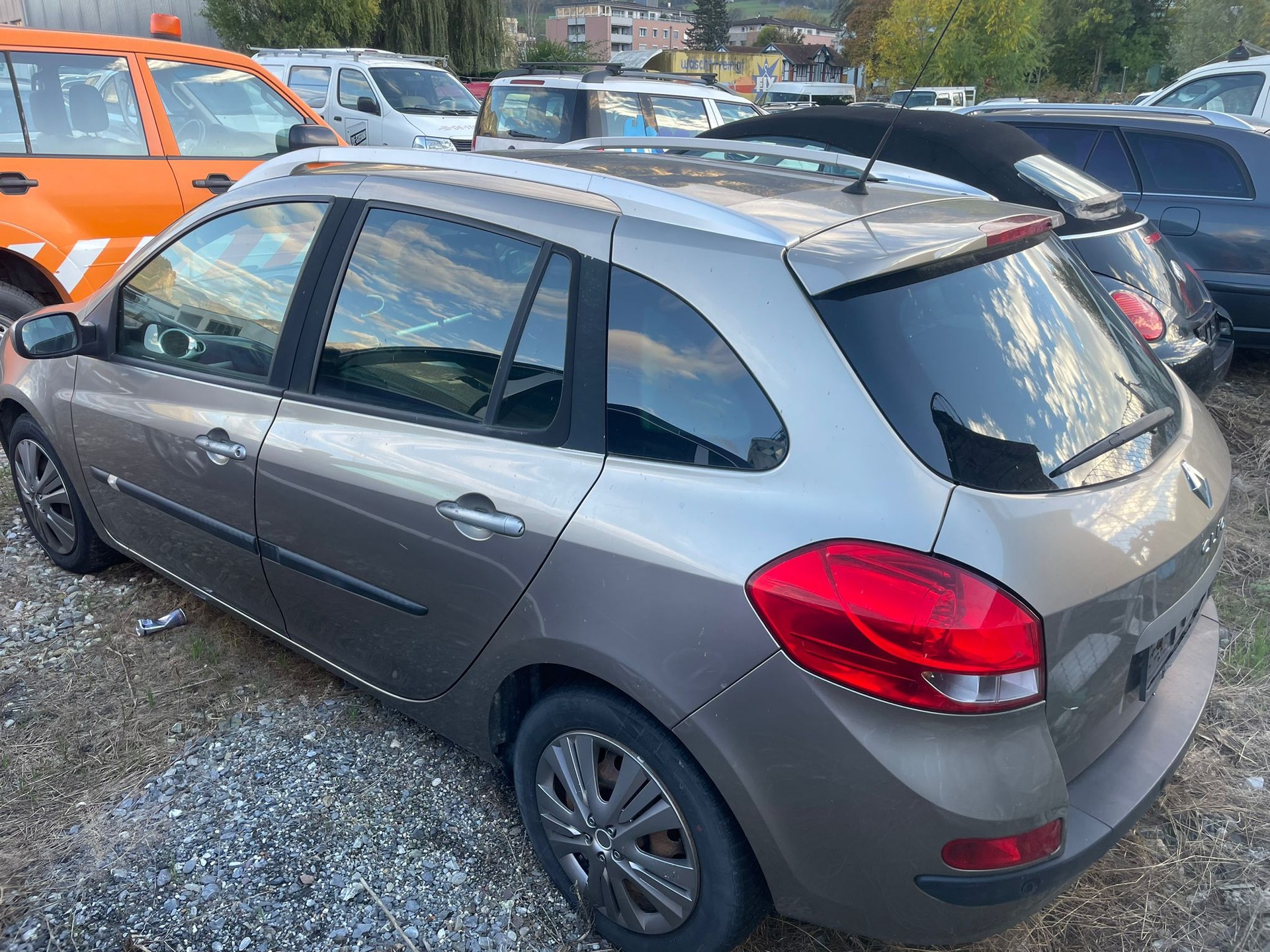 RENAULT Clio Grandtour 1.2 16V Turbo Dynamique-image-3