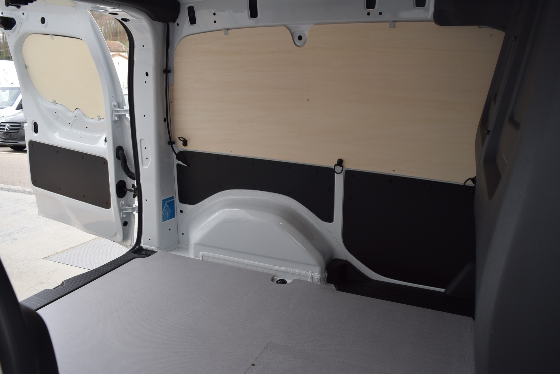 MERCEDES-BENZ eCitan 45kWh Base-image-6