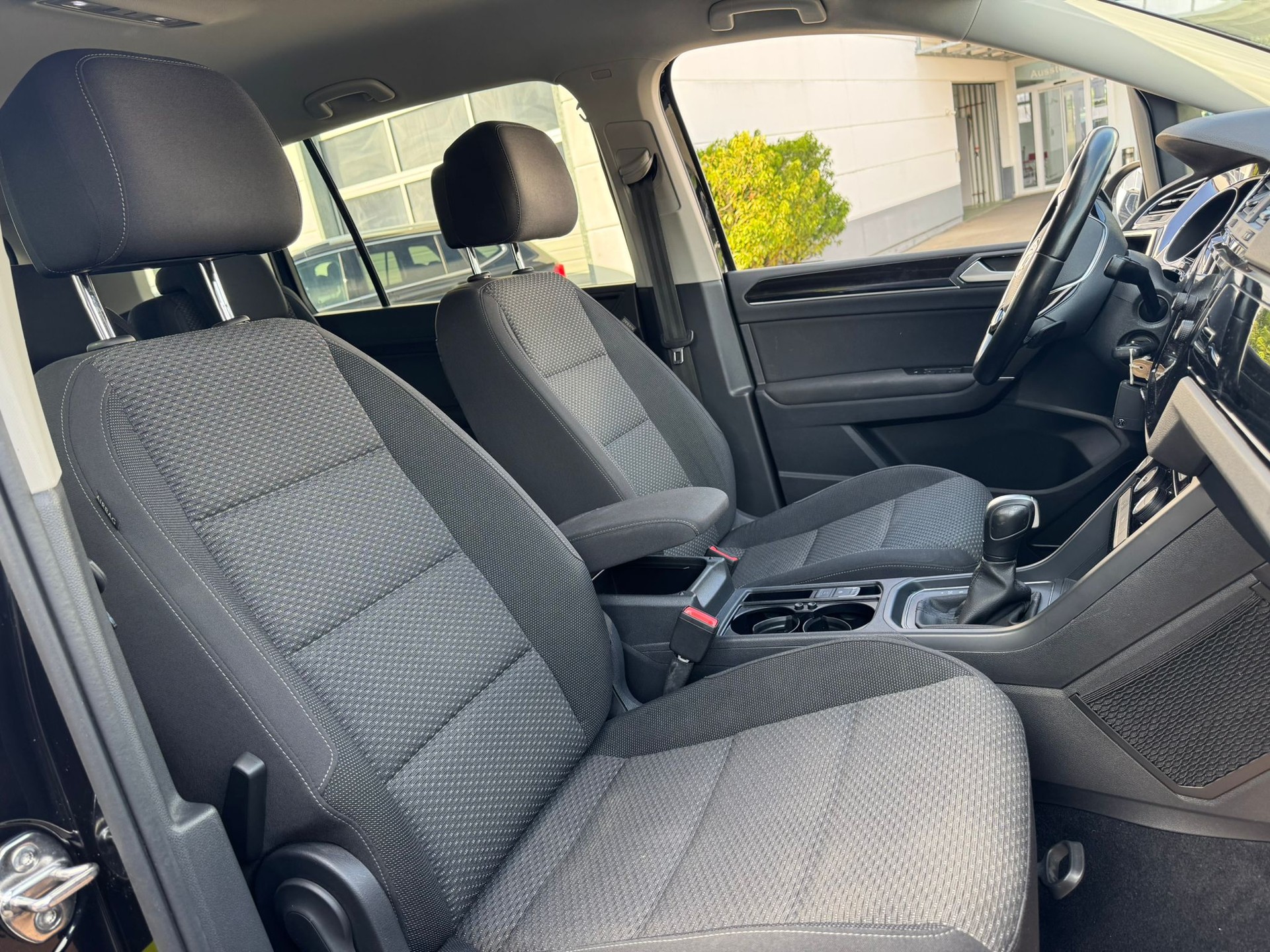 VW Touran 2.0 TDI BlueMotion Technology Comfortline DSG-image-11