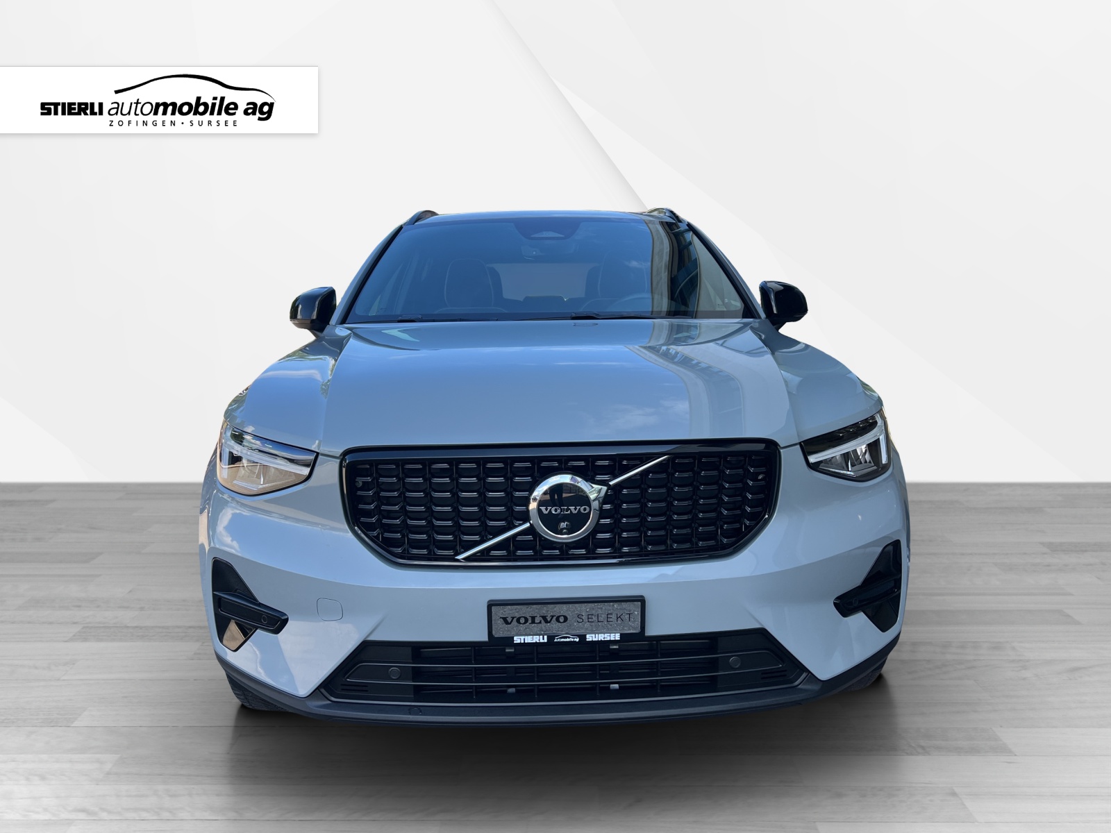 VOLVO XC40 2.0 B3 MH Plus Dark-image-1