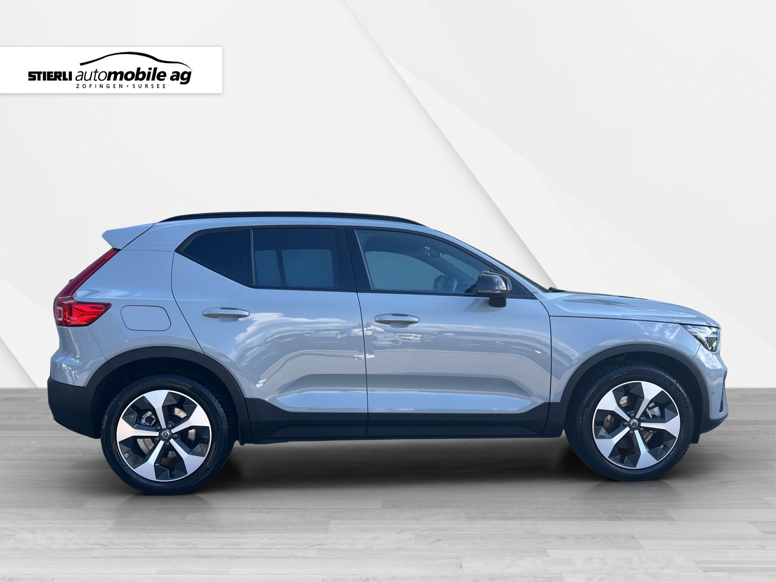 VOLVO XC40 2.0 B3 MH Plus Dark-image-3