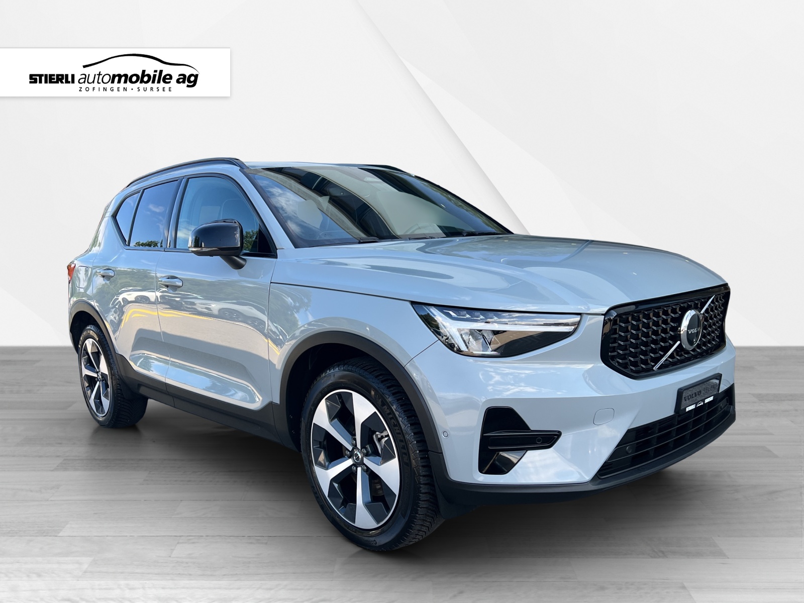 VOLVO XC40 2.0 B3 MH Plus Dark-image-2