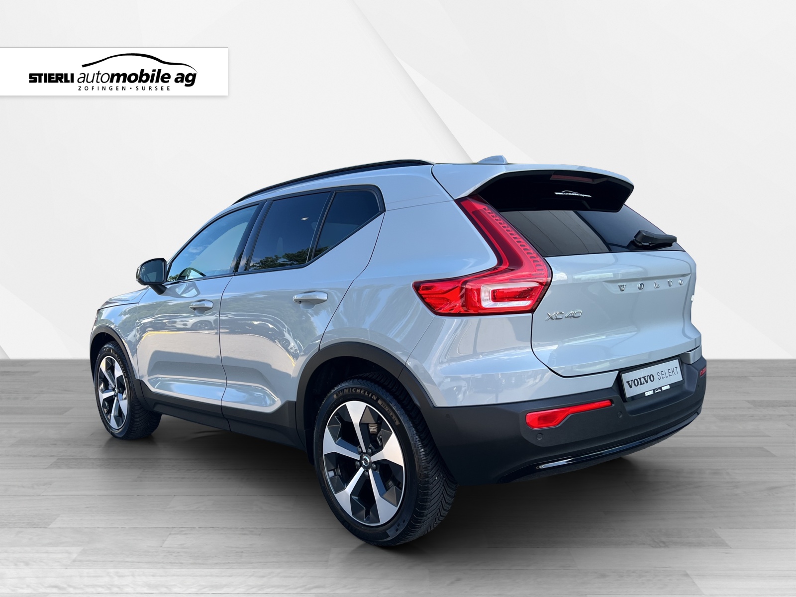 VOLVO XC40 2.0 B3 MH Plus Dark-image-6