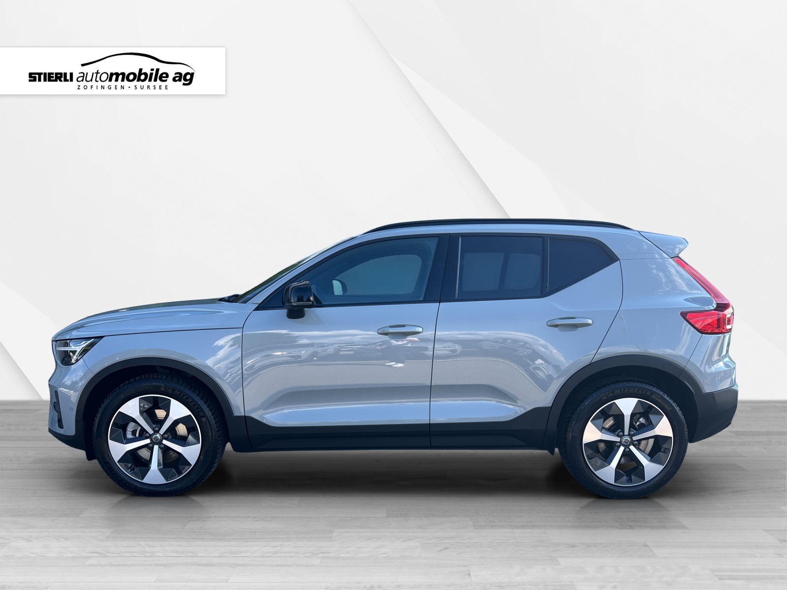 VOLVO XC40 2.0 B3 MH Plus Dark-image-7