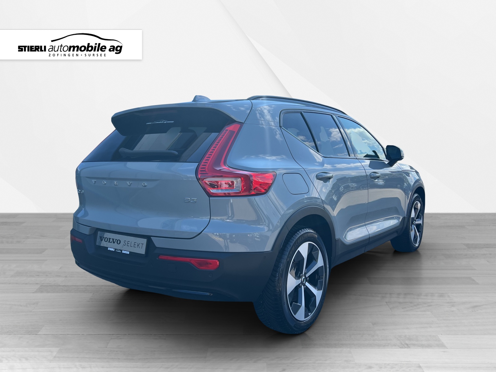 VOLVO XC40 2.0 B3 MH Plus Dark-image-4