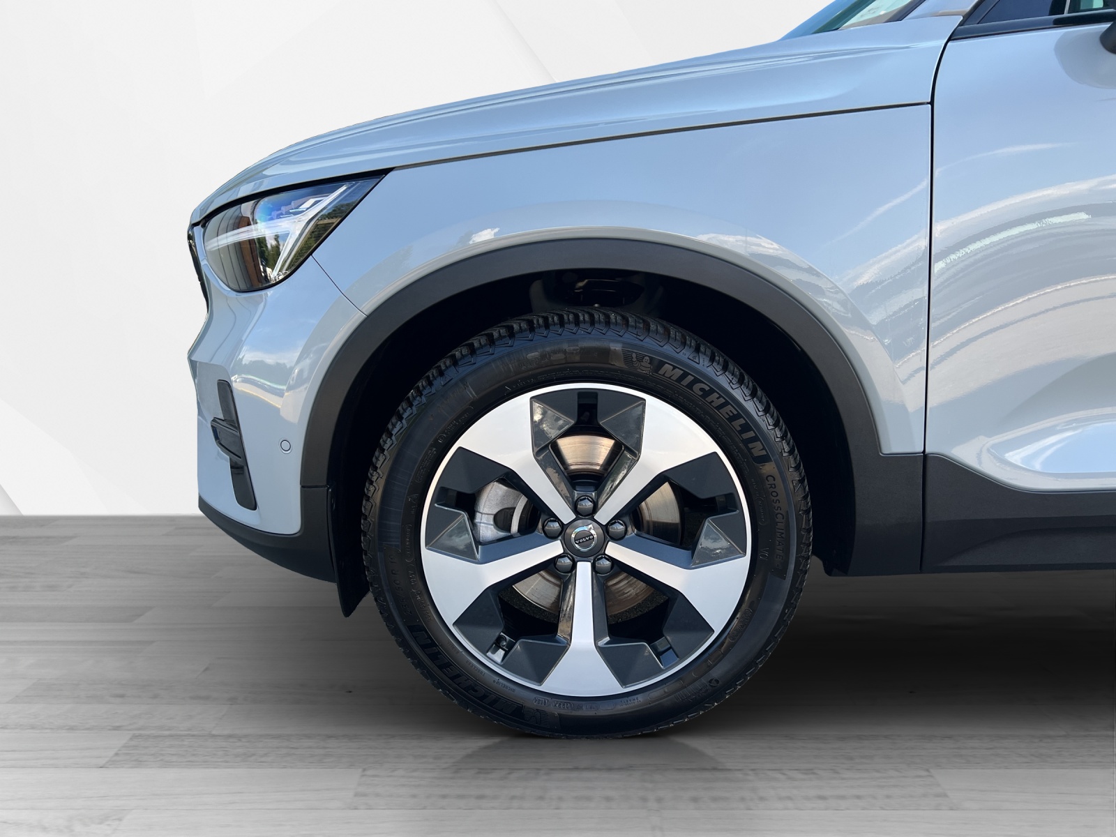 VOLVO XC40 2.0 B3 MH Plus Dark-image-8