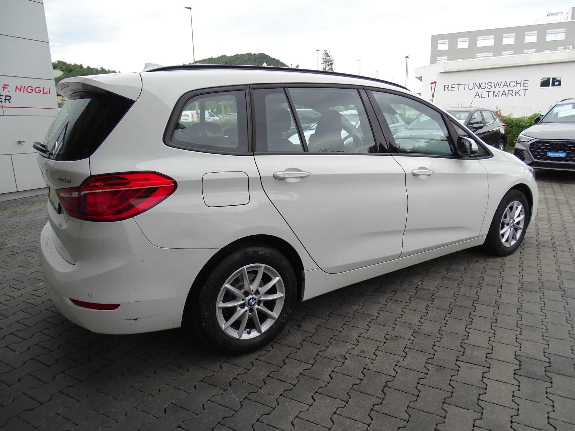 BMW 216d Gran Tourer DKG-image-6