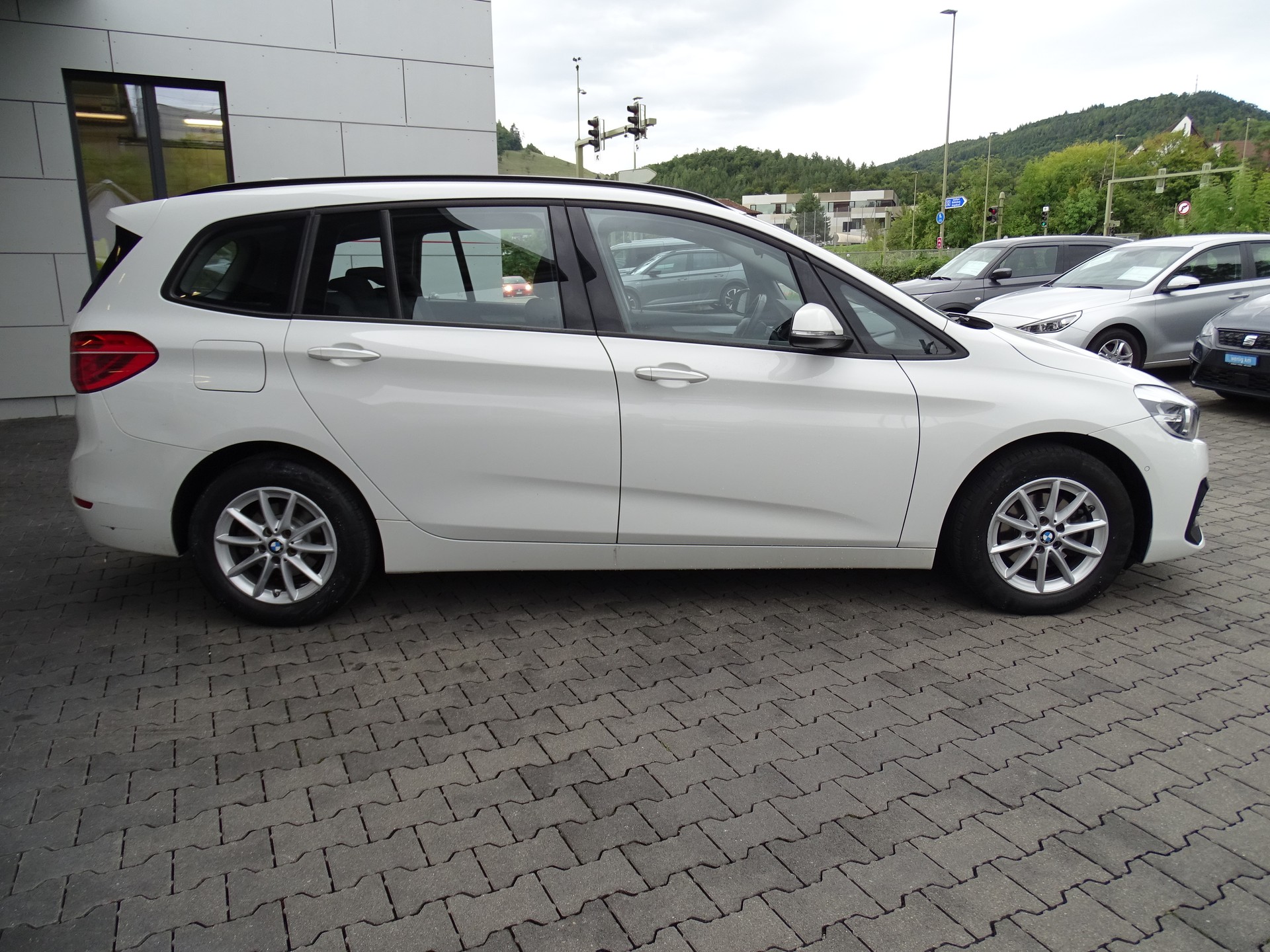 BMW 216d Gran Tourer DKG-image-4