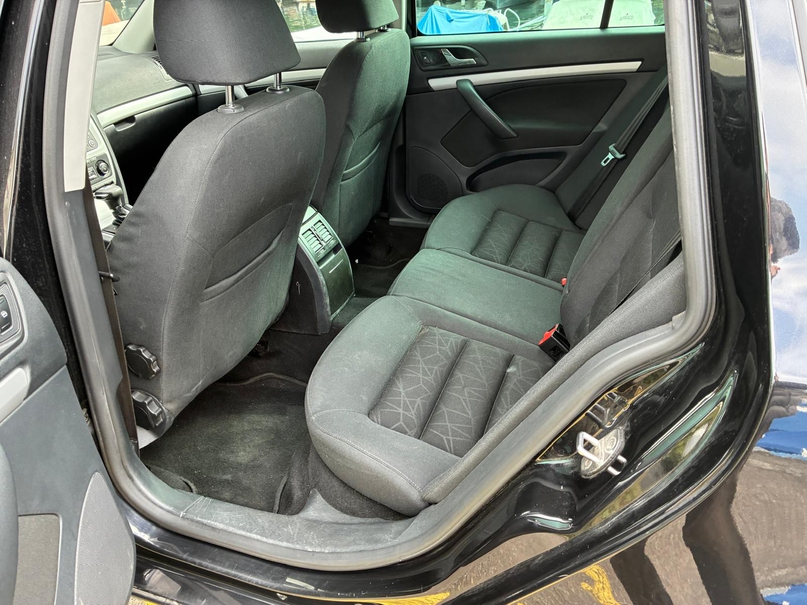 SKODA Octavia Combi 1.8 TSI Family DSG-image-12
