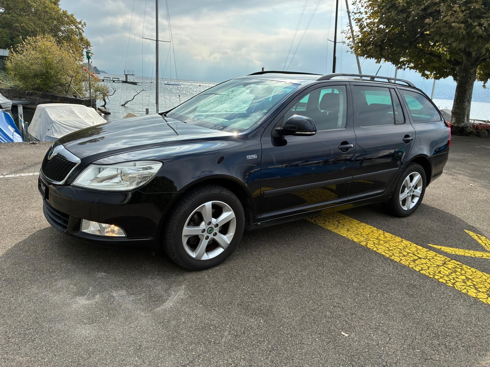 SKODA Octavia Combi 1.8 TSI Family DSG-image-1